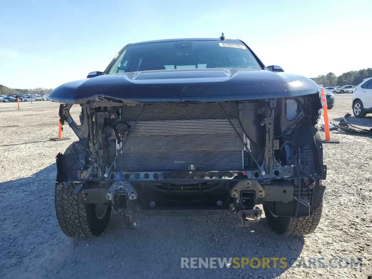 5 fotografías del automóvil dañado 1GCUDGEL3PZ210034 CHEVROLET SILVERADO 2023