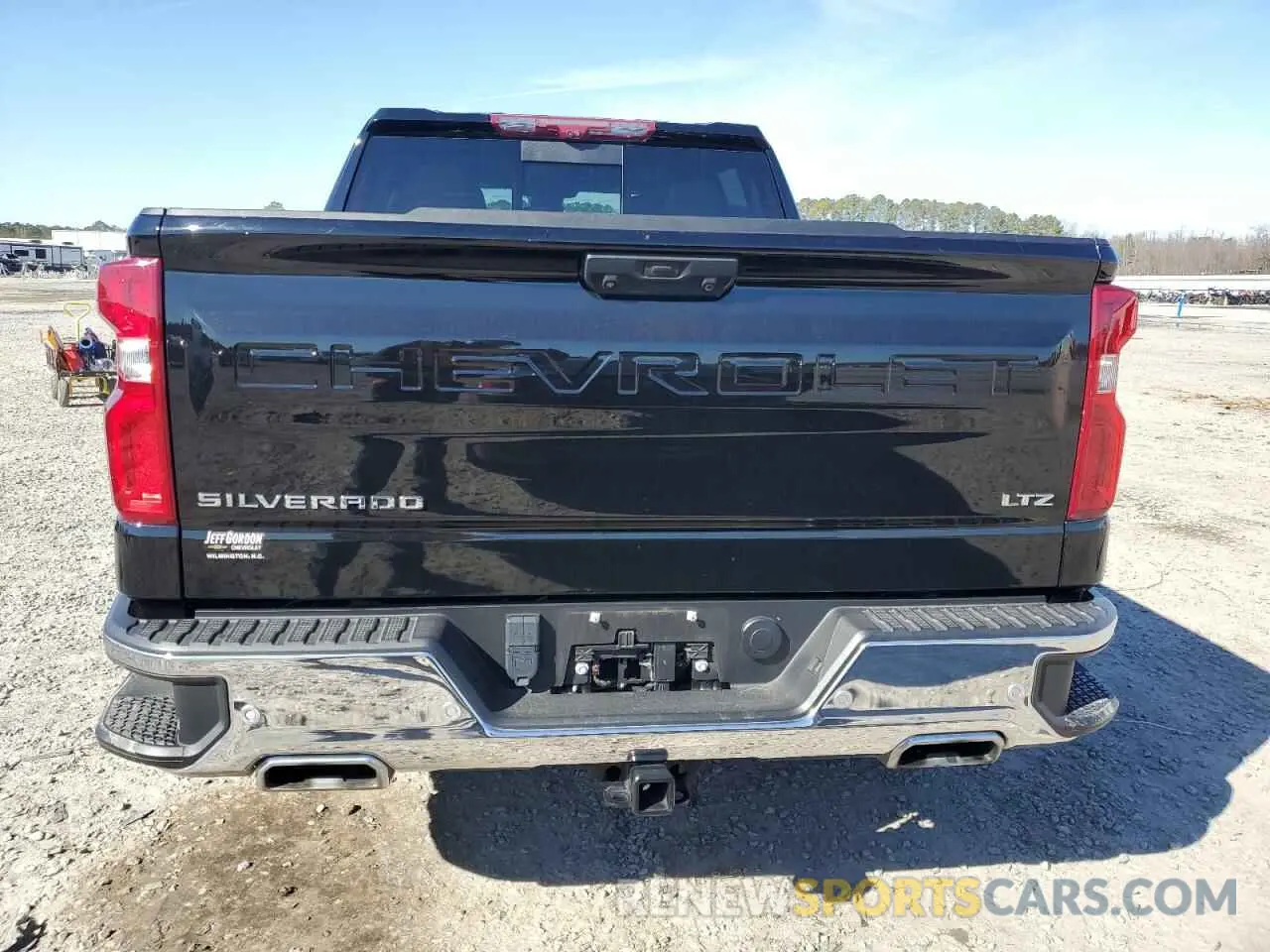 6 fotografías del automóvil dañado 1GCUDGEL3PZ210034 CHEVROLET SILVERADO 2023