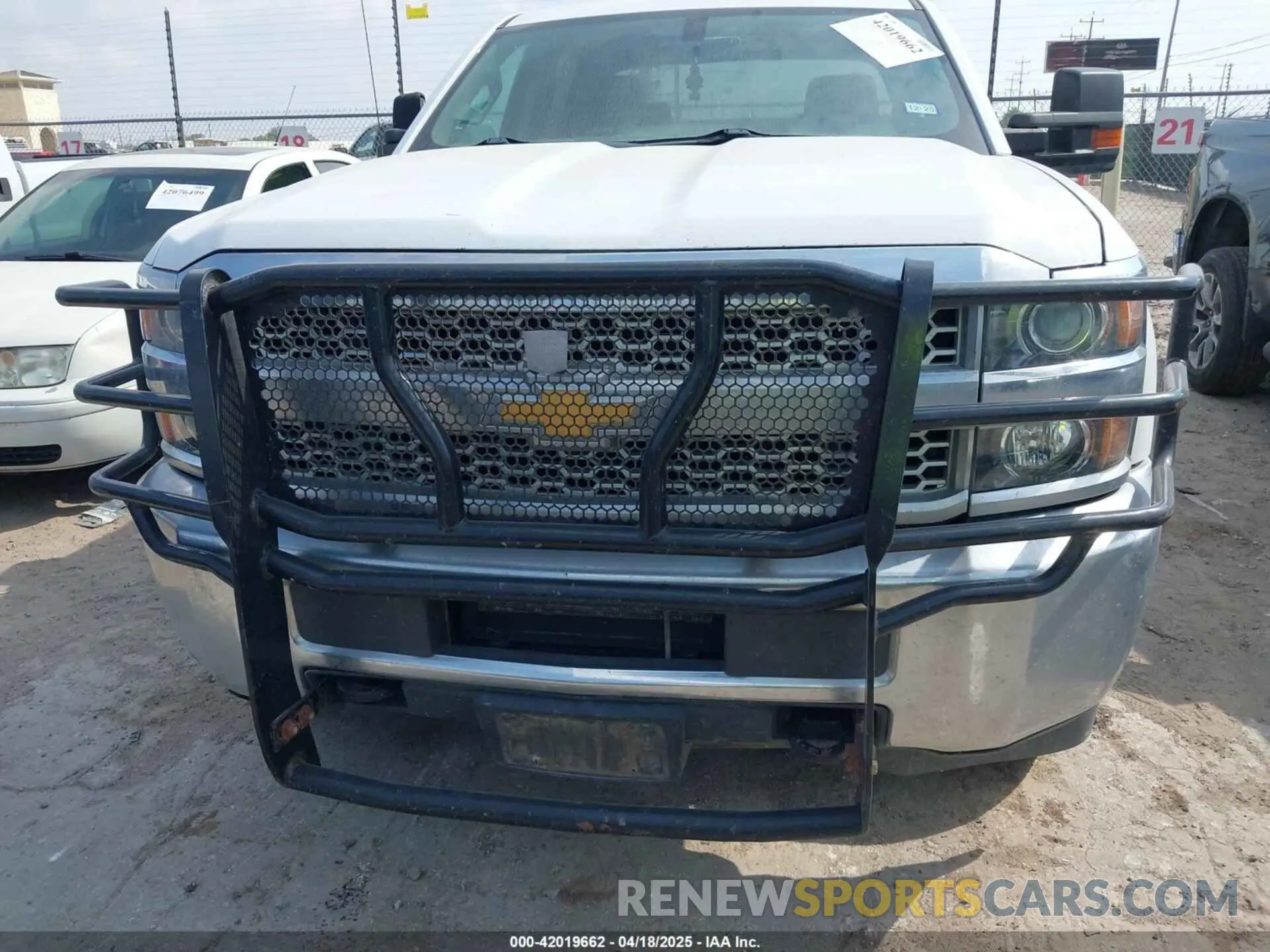 12 fotografías del automóvil dañado 1GC1CREG1KF136045 CHEVROLET SILVERADO 2500HD 2019
