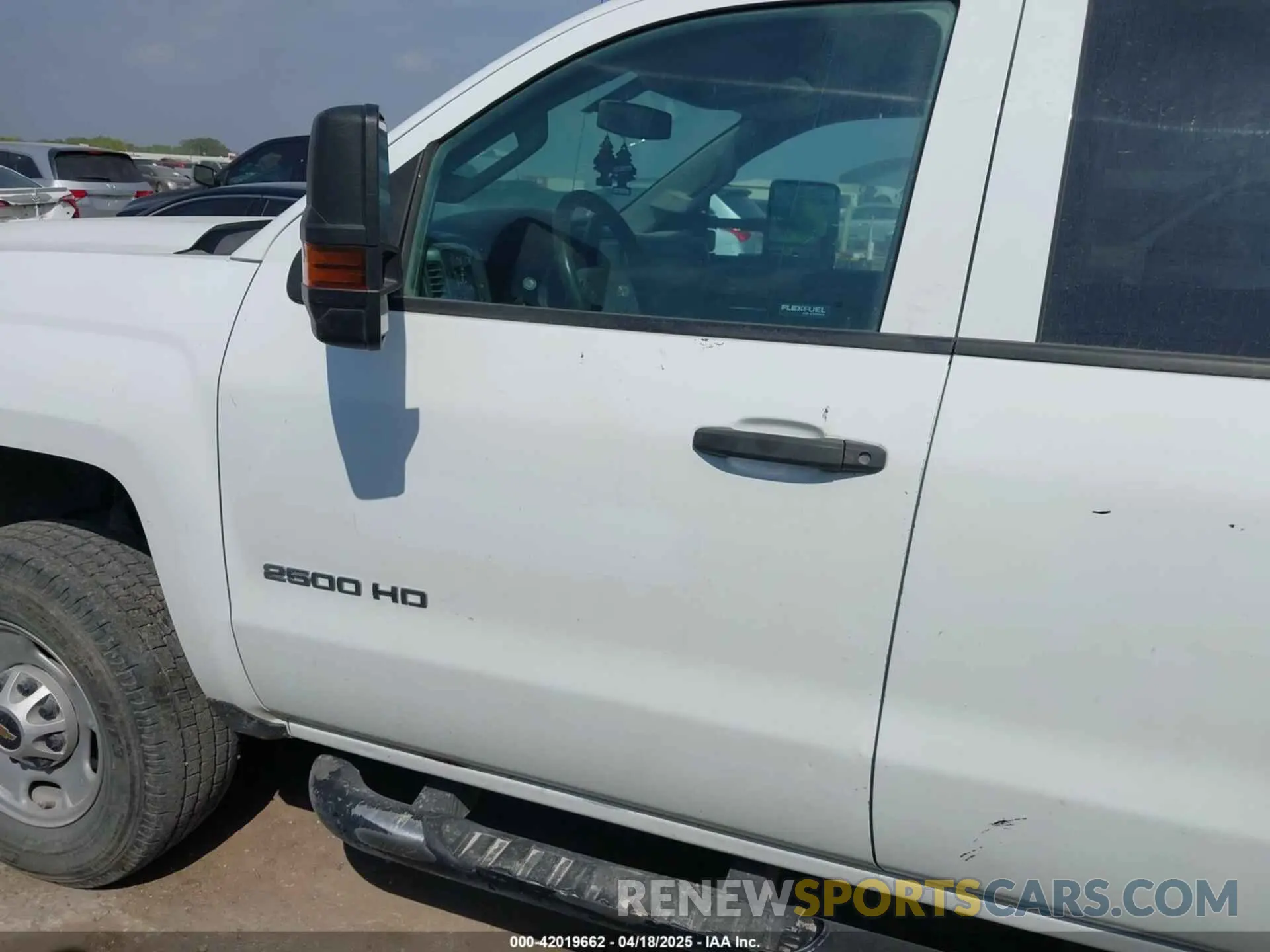 14 fotografías del automóvil dañado 1GC1CREG1KF136045 CHEVROLET SILVERADO 2500HD 2019