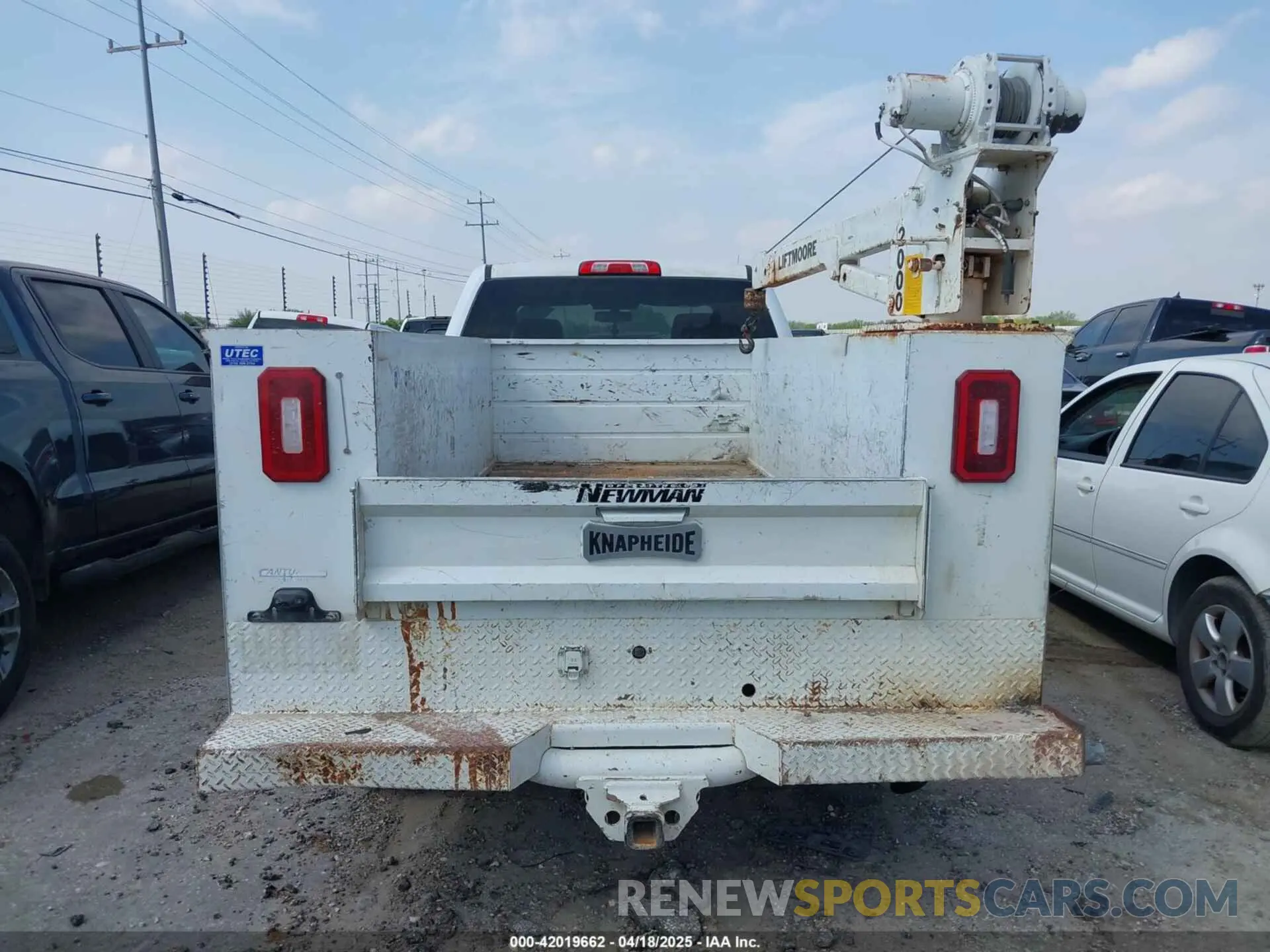 16 fotografías del automóvil dañado 1GC1CREG1KF136045 CHEVROLET SILVERADO 2500HD 2019