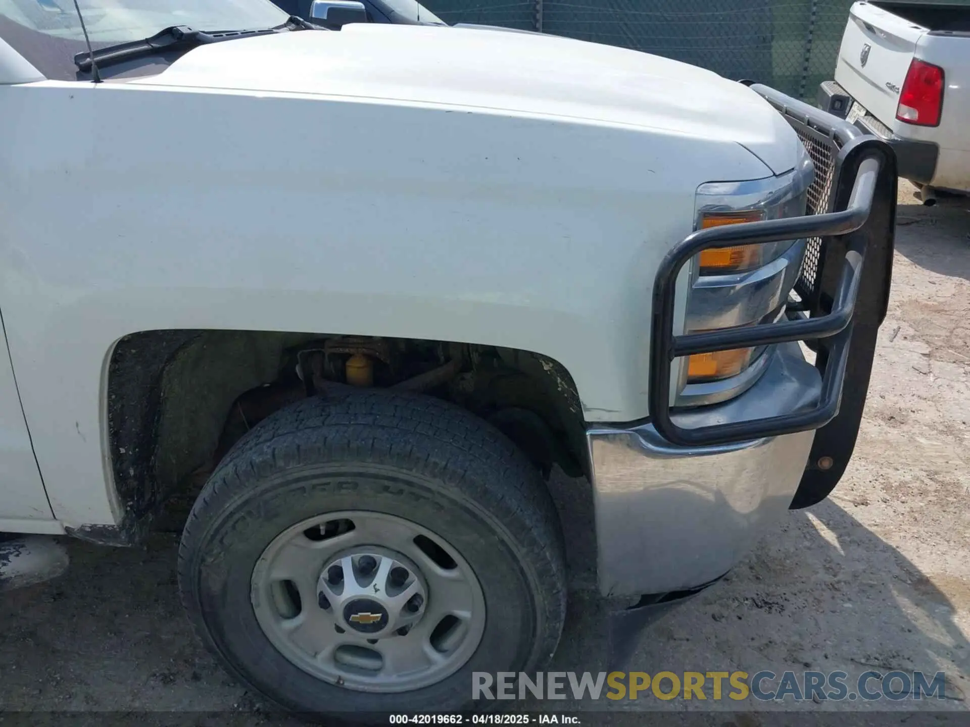 6 fotografías del automóvil dañado 1GC1CREG1KF136045 CHEVROLET SILVERADO 2500HD 2019