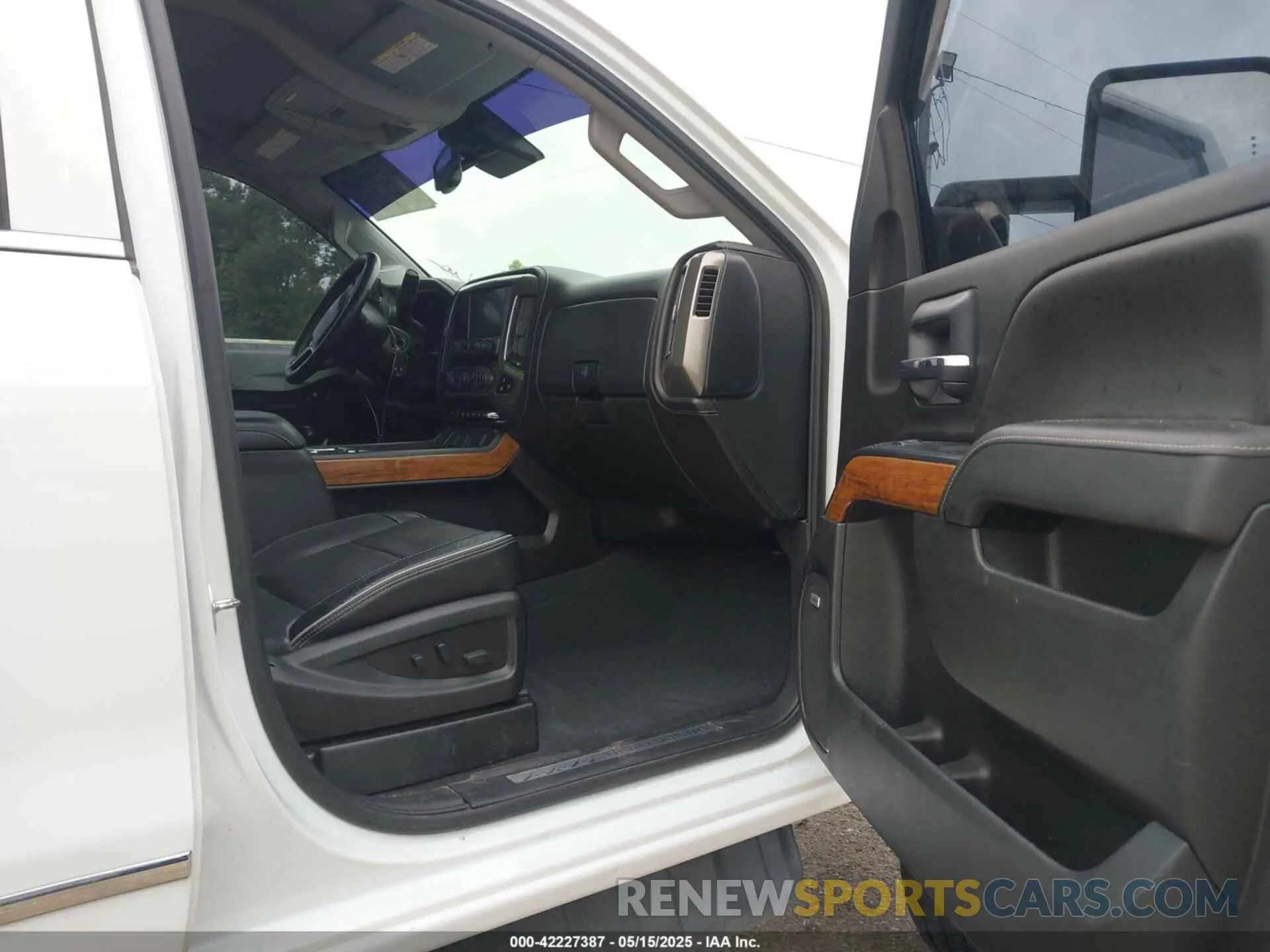 5 fotografías del automóvil dañado 1GC1KUEY2KF182465 CHEVROLET SILVERADO 2500HD 2019