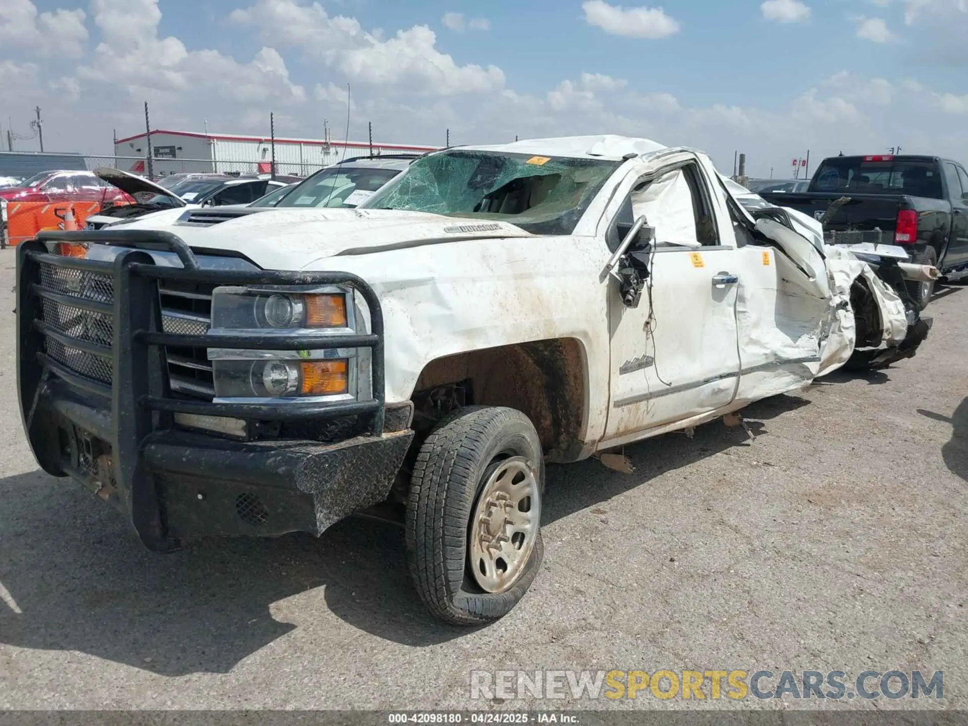 2 fotografías del automóvil dañado 1GC1KUEY3KF245654 CHEVROLET SILVERADO 2500HD 2019