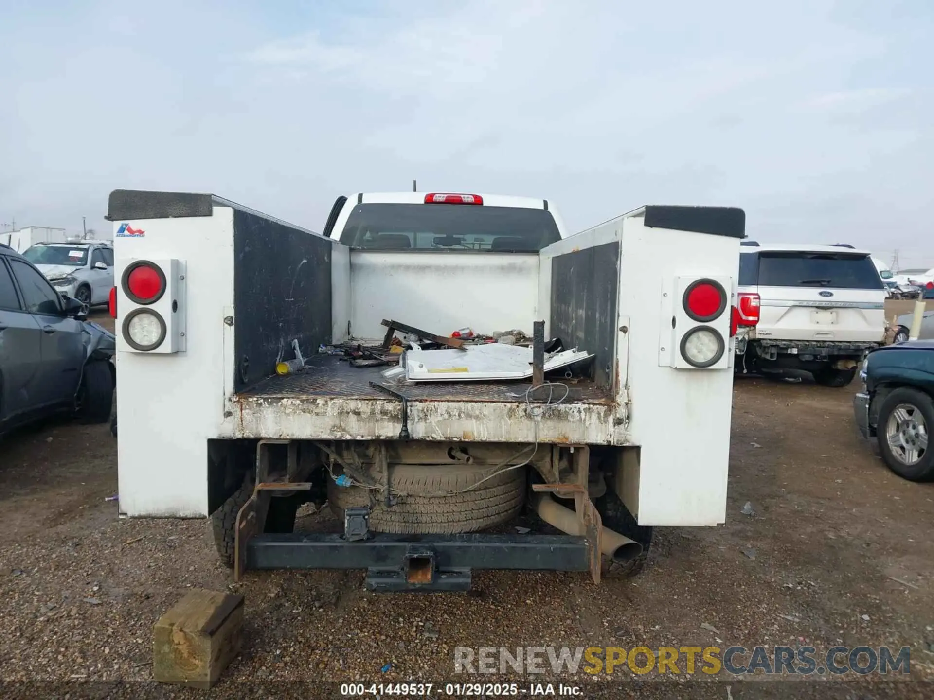 16 fotografías del automóvil dañado 2GB2CREG1K1220642 CHEVROLET SILVERADO 2500HD 2019
