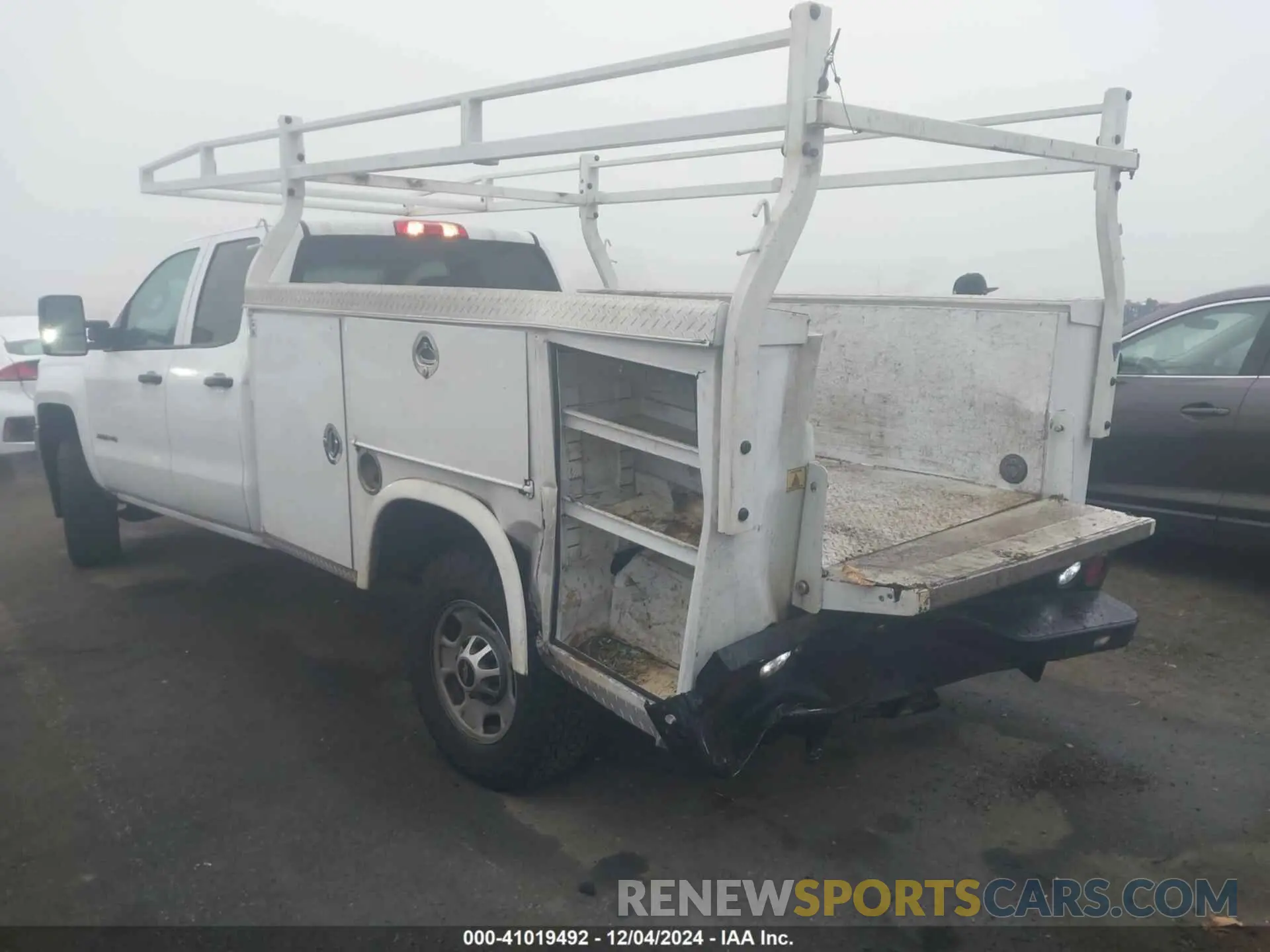 3 fotografías del automóvil dañado 2GB2CREG5K1215881 CHEVROLET SILVERADO 2500HD 2019