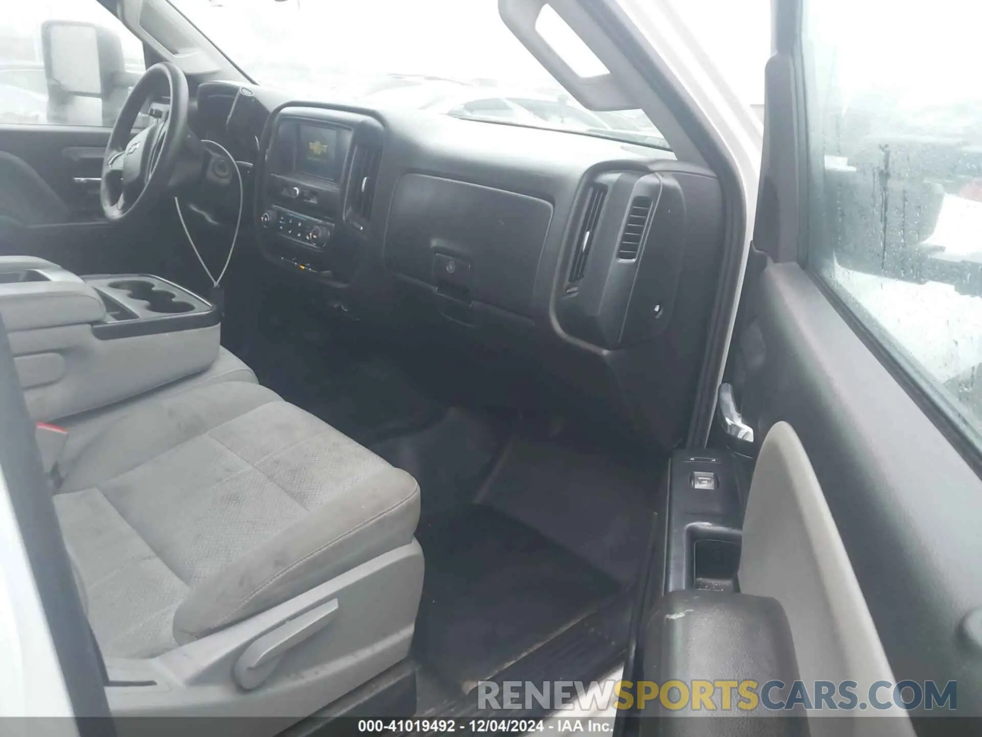 5 fotografías del automóvil dañado 2GB2CREG5K1215881 CHEVROLET SILVERADO 2500HD 2019