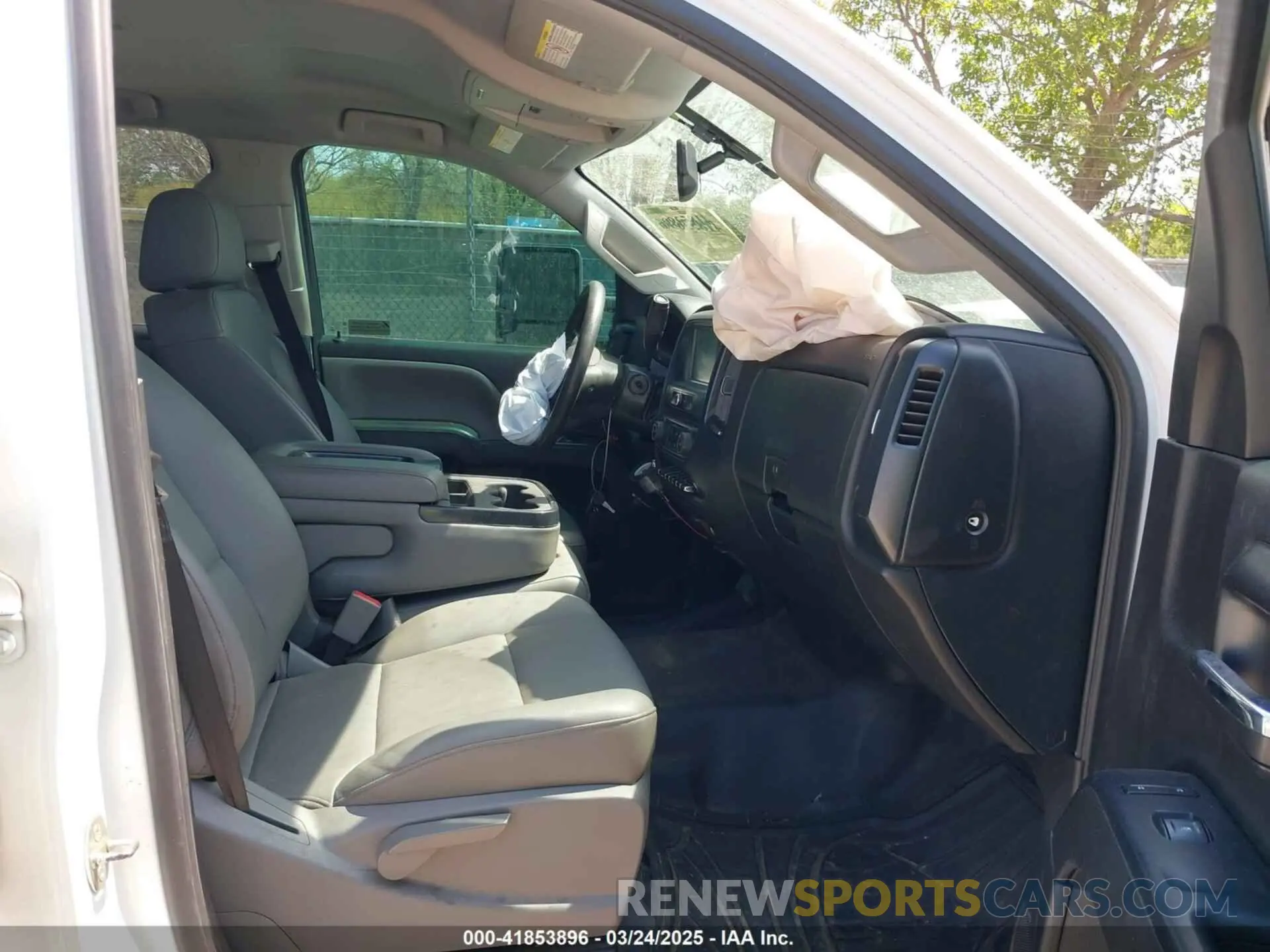 5 fotografías del automóvil dañado 2GB2CREG8K1216202 CHEVROLET SILVERADO 2500HD 2019