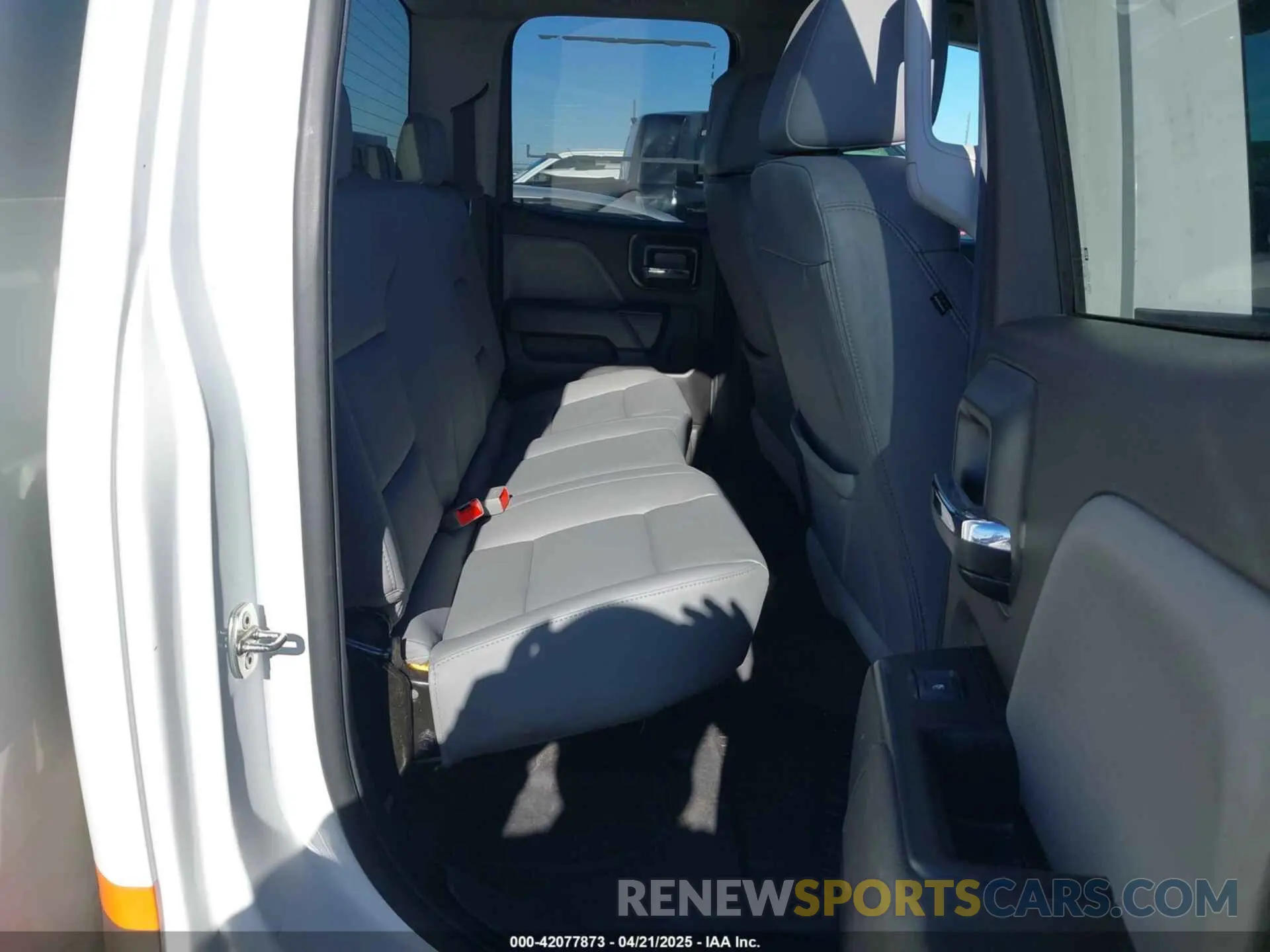8 fotografías del automóvil dañado 2GB2CREG9K1166796 CHEVROLET SILVERADO 2500HD 2019