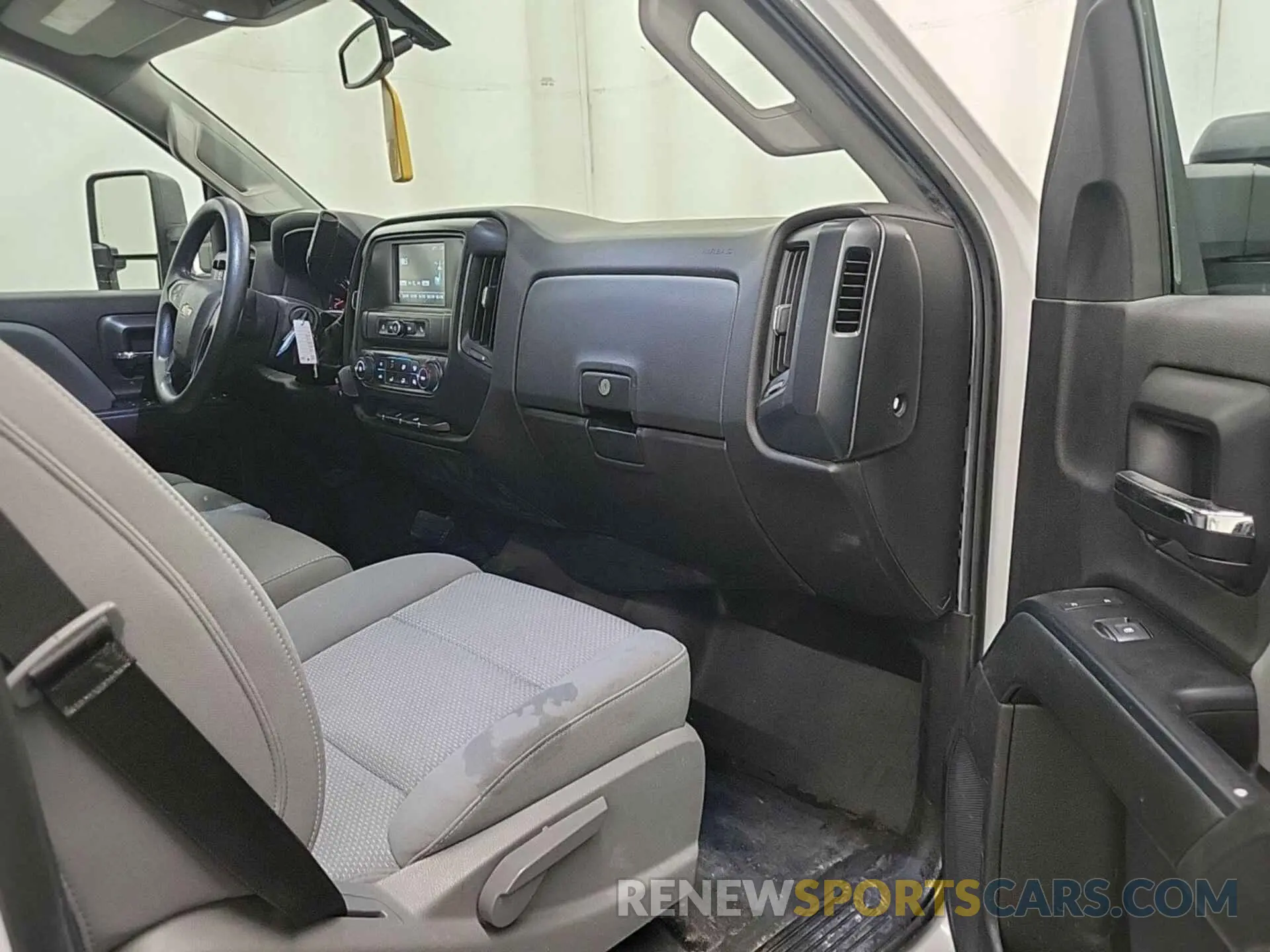2 fotografías del automóvil dañado 2GB2KREG6K1188046 CHEVROLET SILVERADO 2500HD 2019