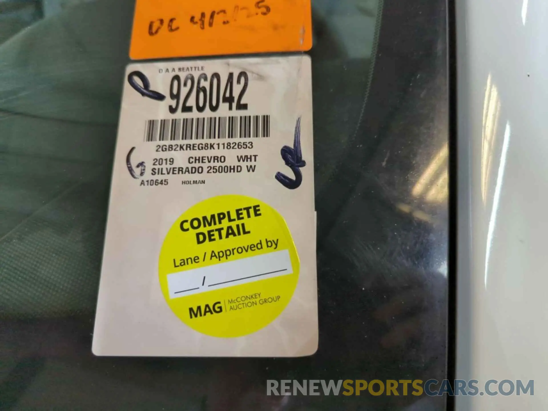 2 fotografías del automóvil dañado 2GB2KREG8K1182653 CHEVROLET SILVERADO 2500HD 2019