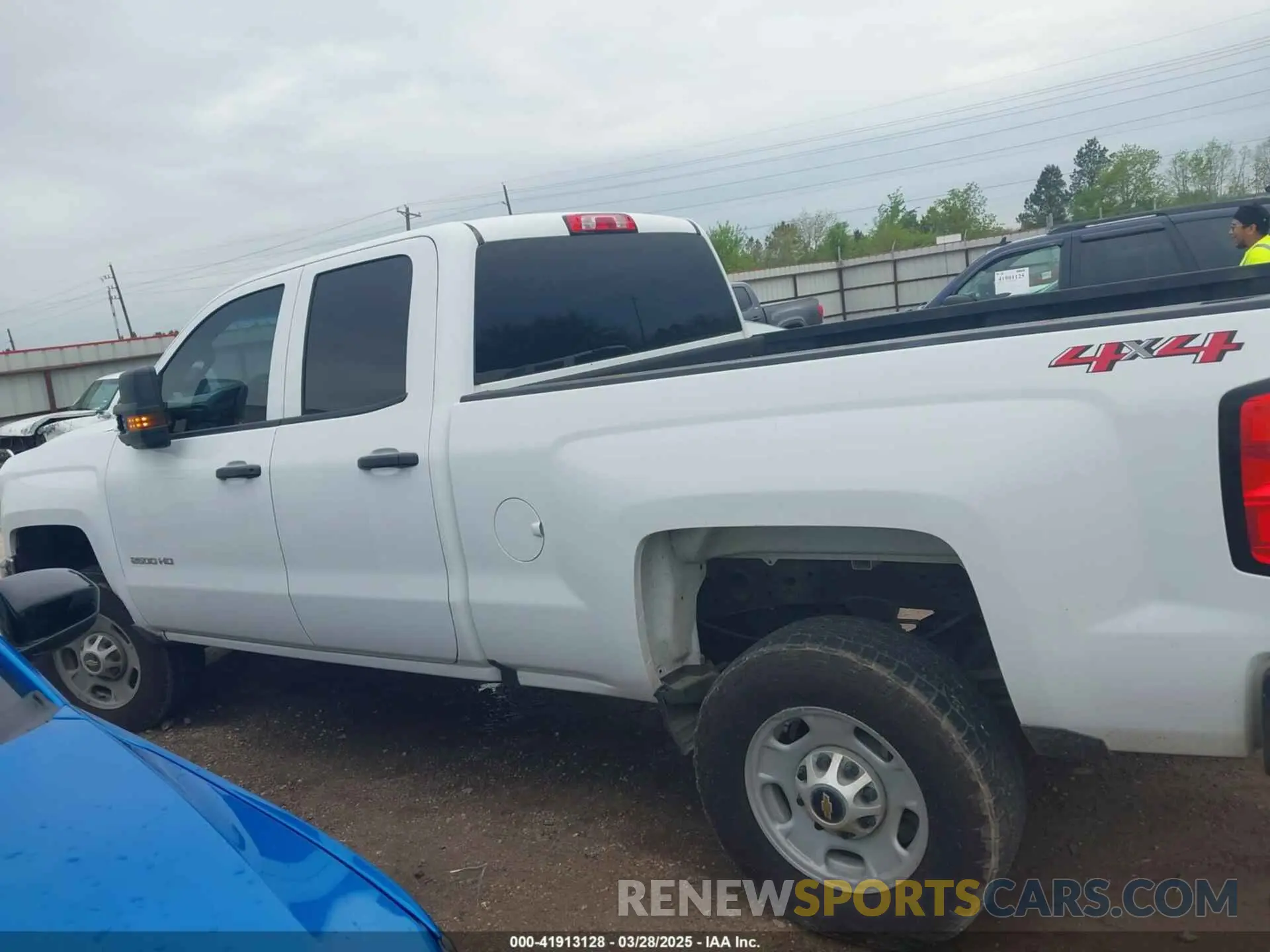 14 fotografías del automóvil dañado 2GC2KREG3K1117236 CHEVROLET SILVERADO 2500HD 2019