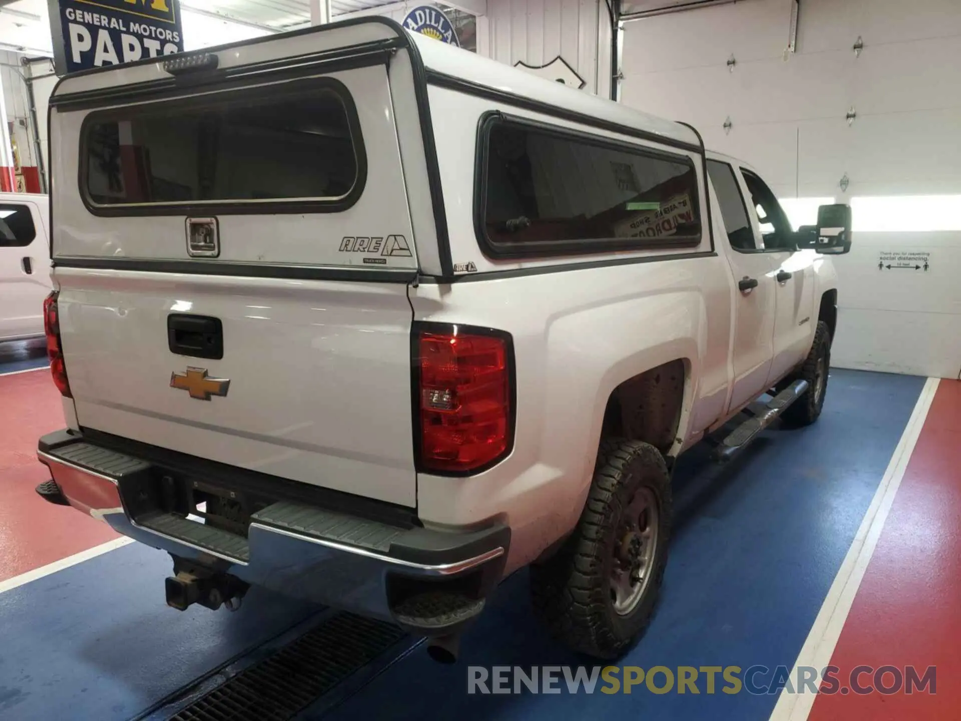 33 fotografías del automóvil dañado 2GC2KREG4K1109856 CHEVROLET SILVERADO 2500HD 2019