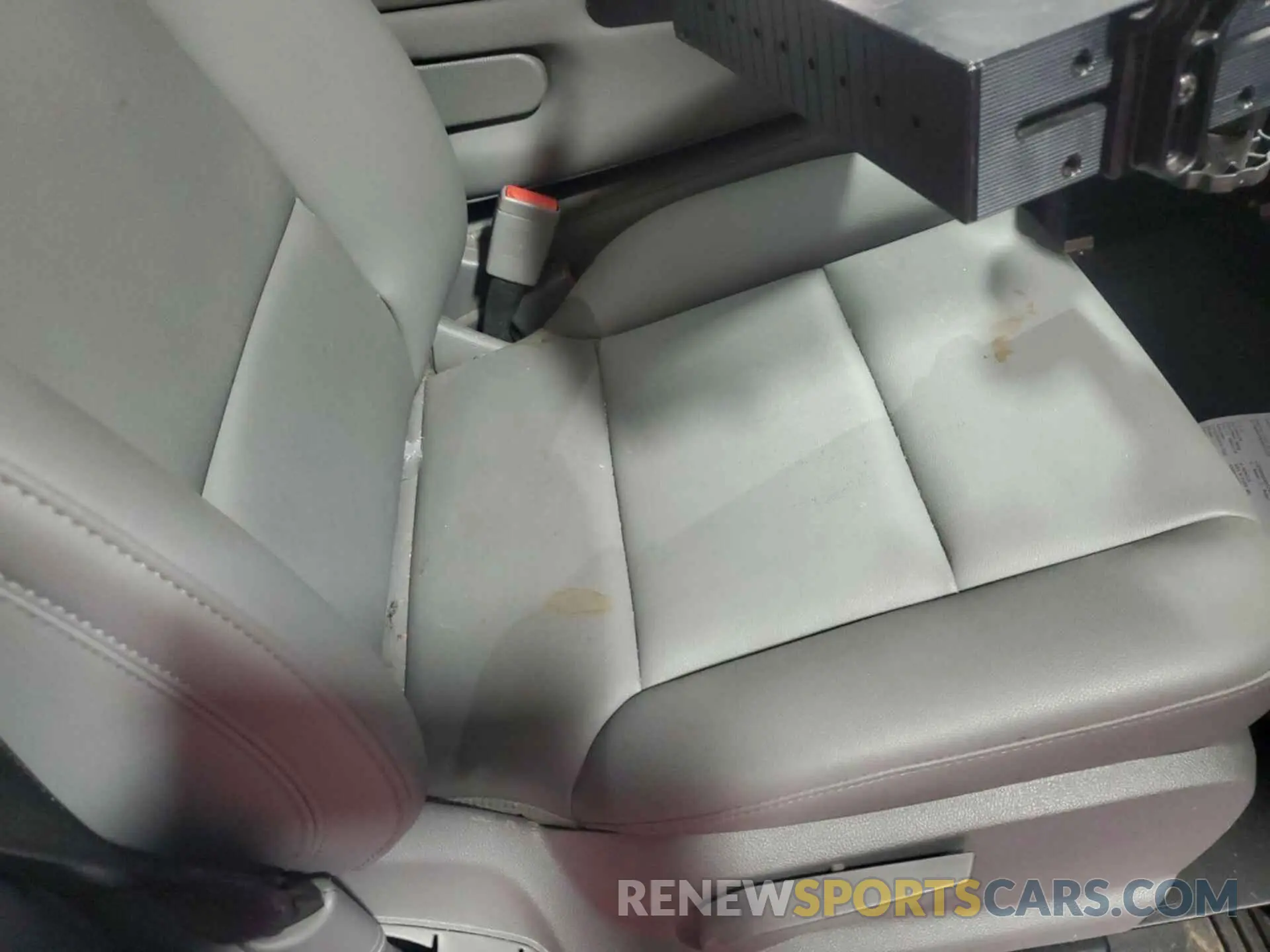 34 fotografías del automóvil dañado 2GC2KREG4K1109856 CHEVROLET SILVERADO 2500HD 2019