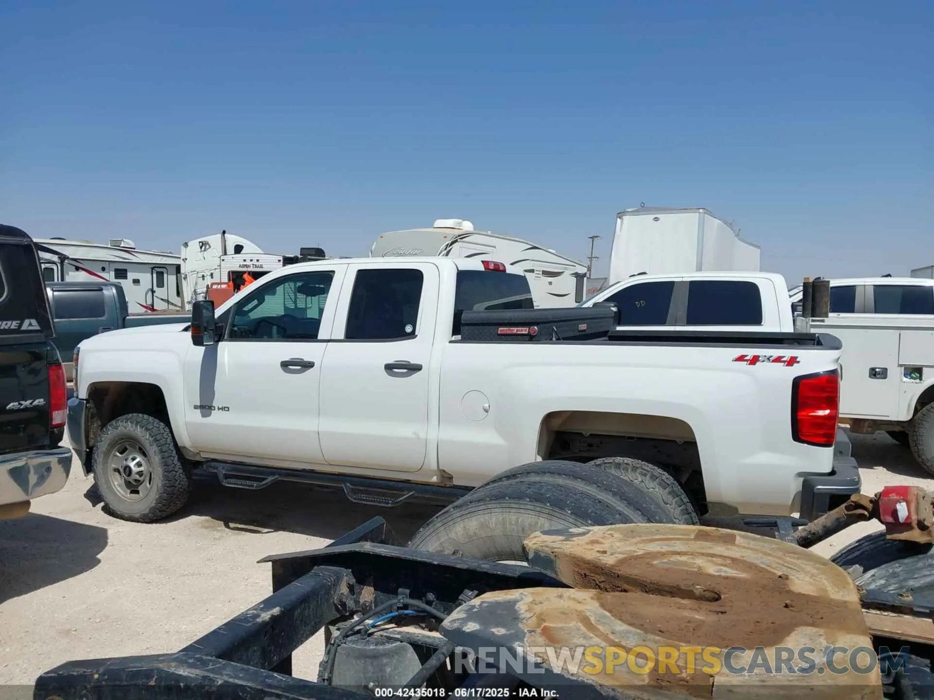 14 fotografías del automóvil dañado 2GC2KREG5K1219959 CHEVROLET SILVERADO 2500HD 2019