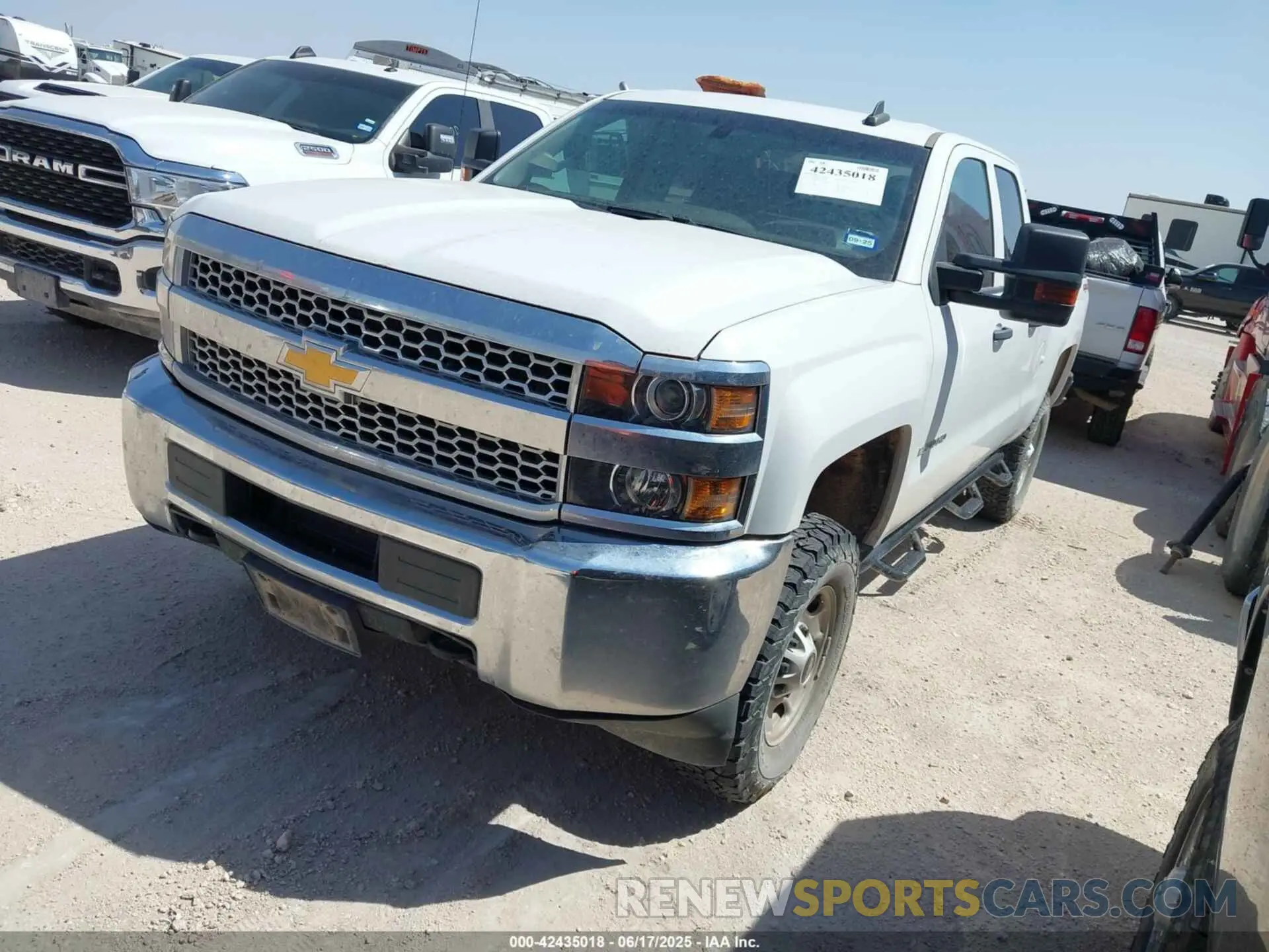 2 fotografías del automóvil dañado 2GC2KREG5K1219959 CHEVROLET SILVERADO 2500HD 2019