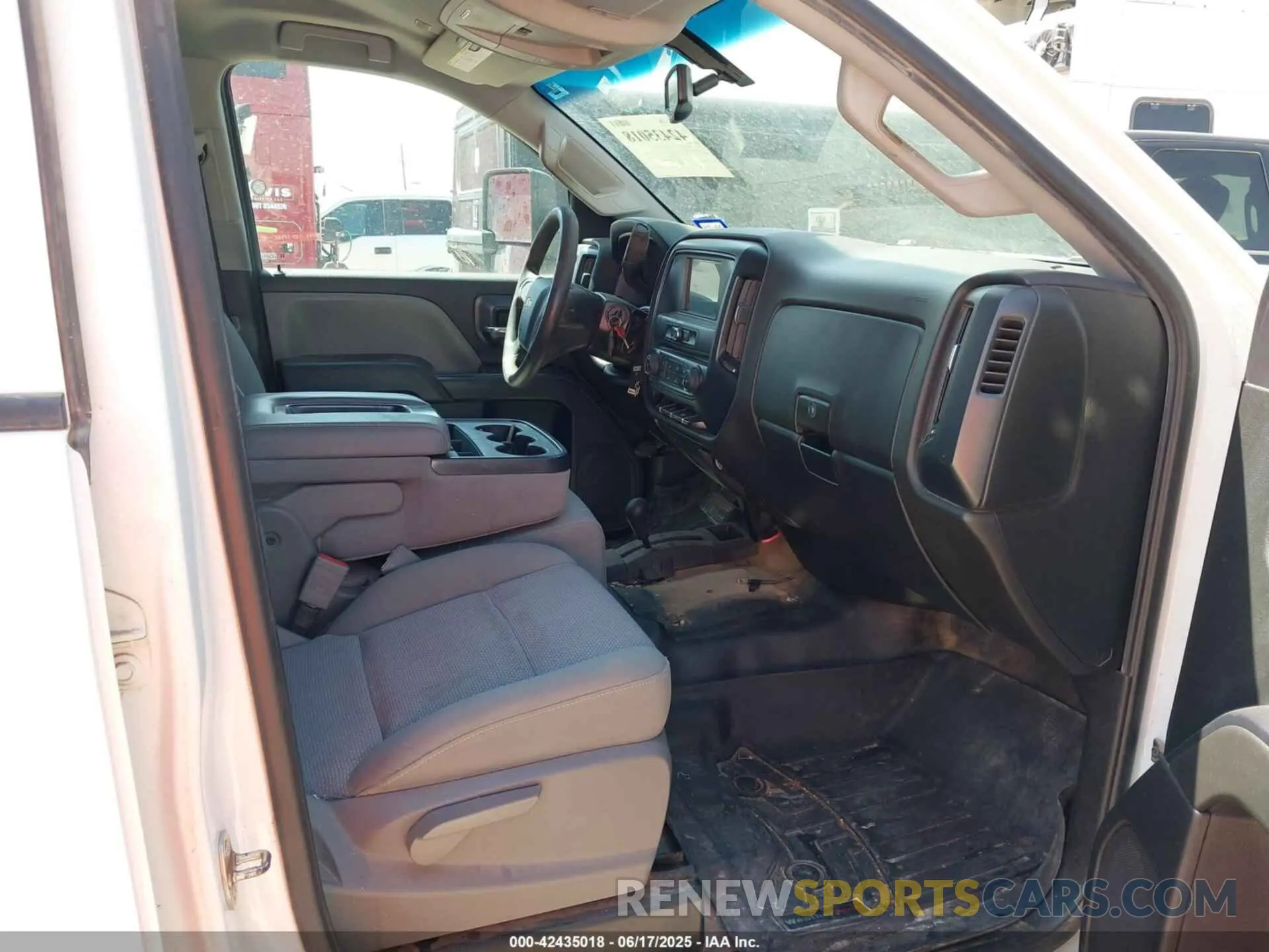 5 fotografías del automóvil dañado 2GC2KREG5K1219959 CHEVROLET SILVERADO 2500HD 2019