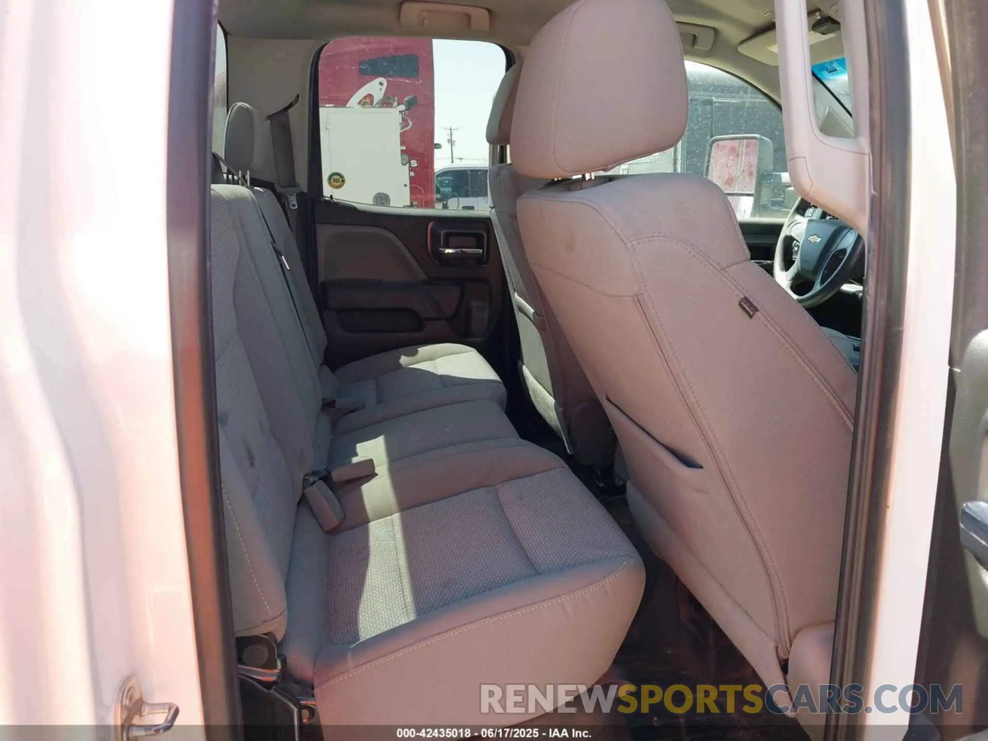 8 fotografías del automóvil dañado 2GC2KREG5K1219959 CHEVROLET SILVERADO 2500HD 2019