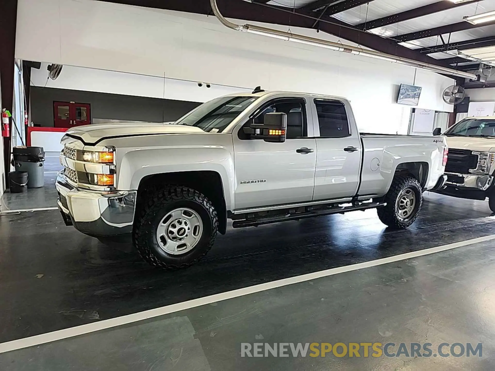 2 fotografías del automóvil dañado 2GC2KREG8K1239865 CHEVROLET SILVERADO 2500HD 2019