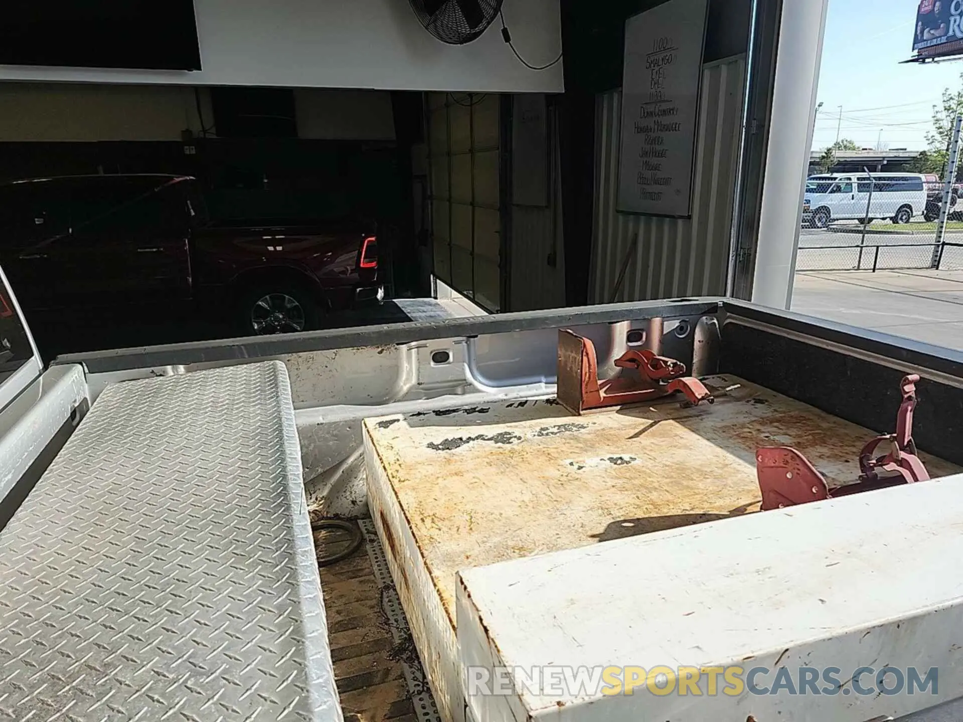 29 fotografías del automóvil dañado 2GC2KREG8K1239865 CHEVROLET SILVERADO 2500HD 2019