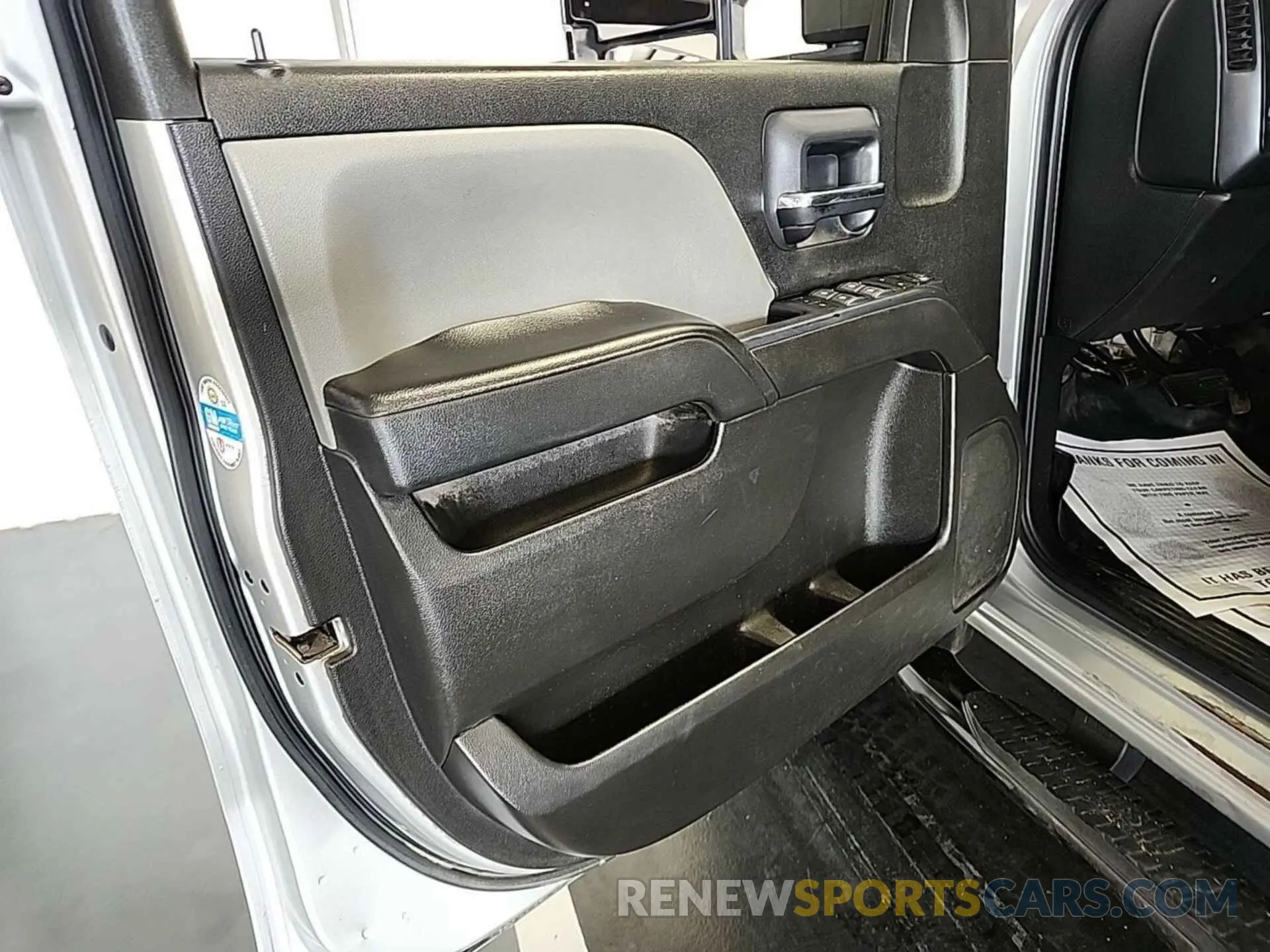 9 fotografías del automóvil dañado 2GC2KREG8K1239865 CHEVROLET SILVERADO 2500HD 2019