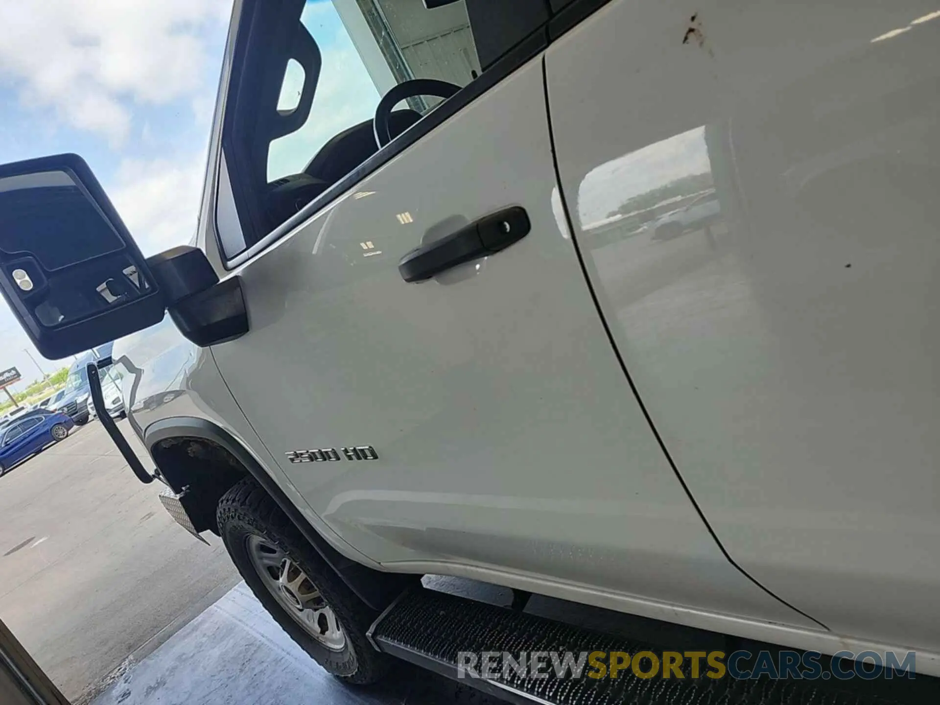 13 fotografías del automóvil dañado 1GC2YLE70LF250803 CHEVROLET SILVERADO 2500HD 2020
