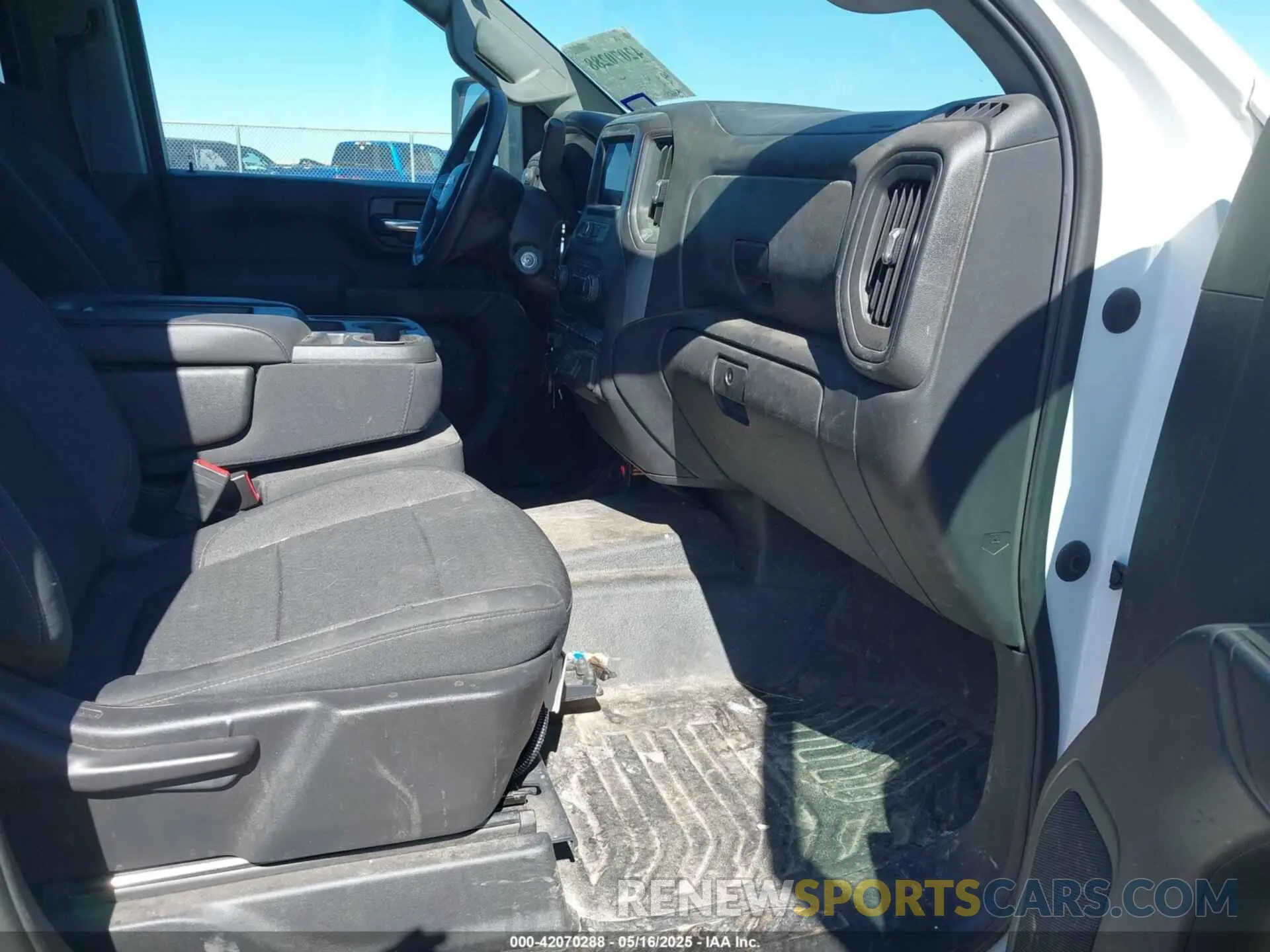 5 fotografías del automóvil dañado 1GC2YLE71LF266041 CHEVROLET SILVERADO 2500HD 2020