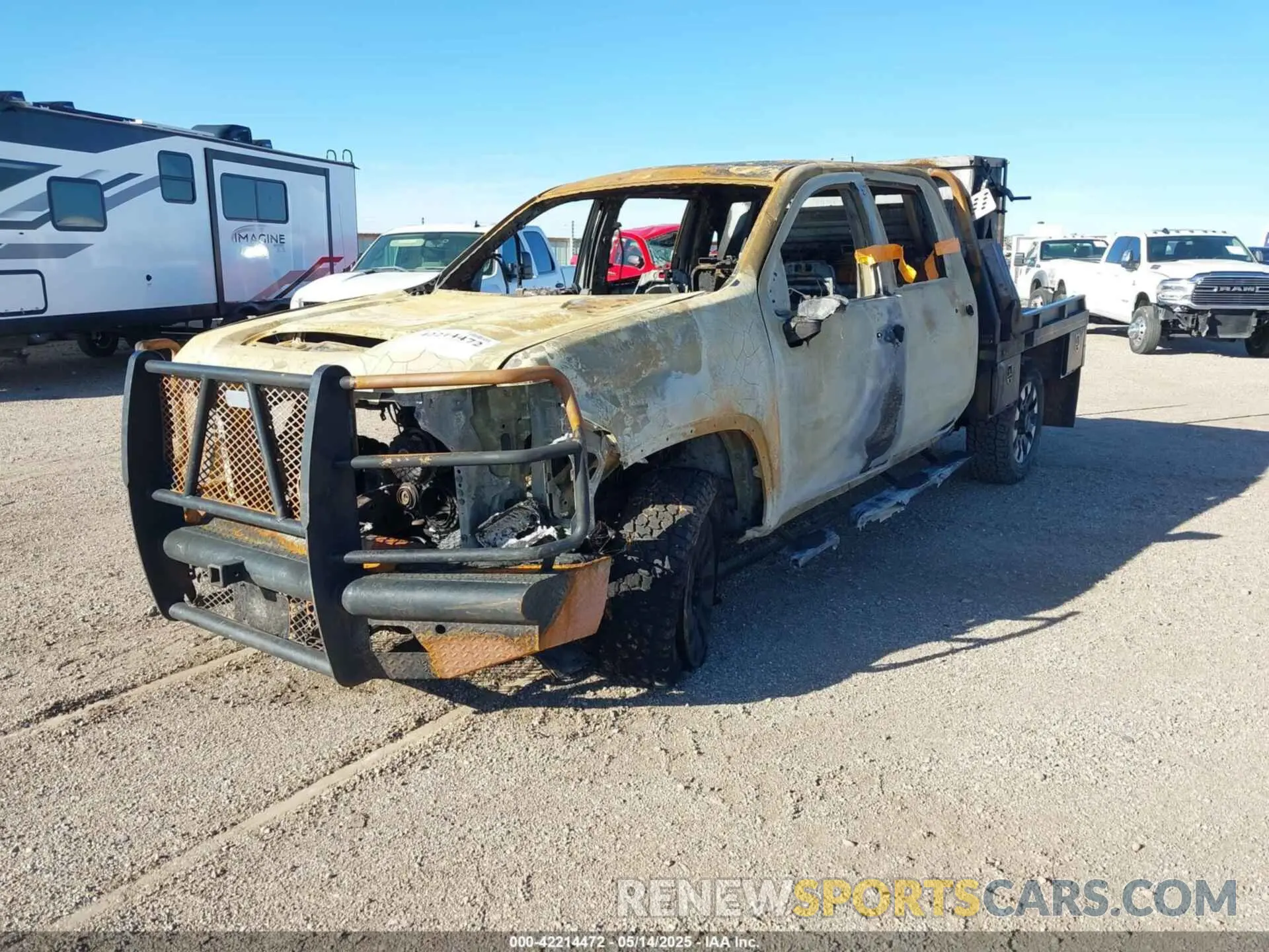 2 fotografías del automóvil dañado 1GC4YME77LF204013 CHEVROLET SILVERADO 2500HD 2020
