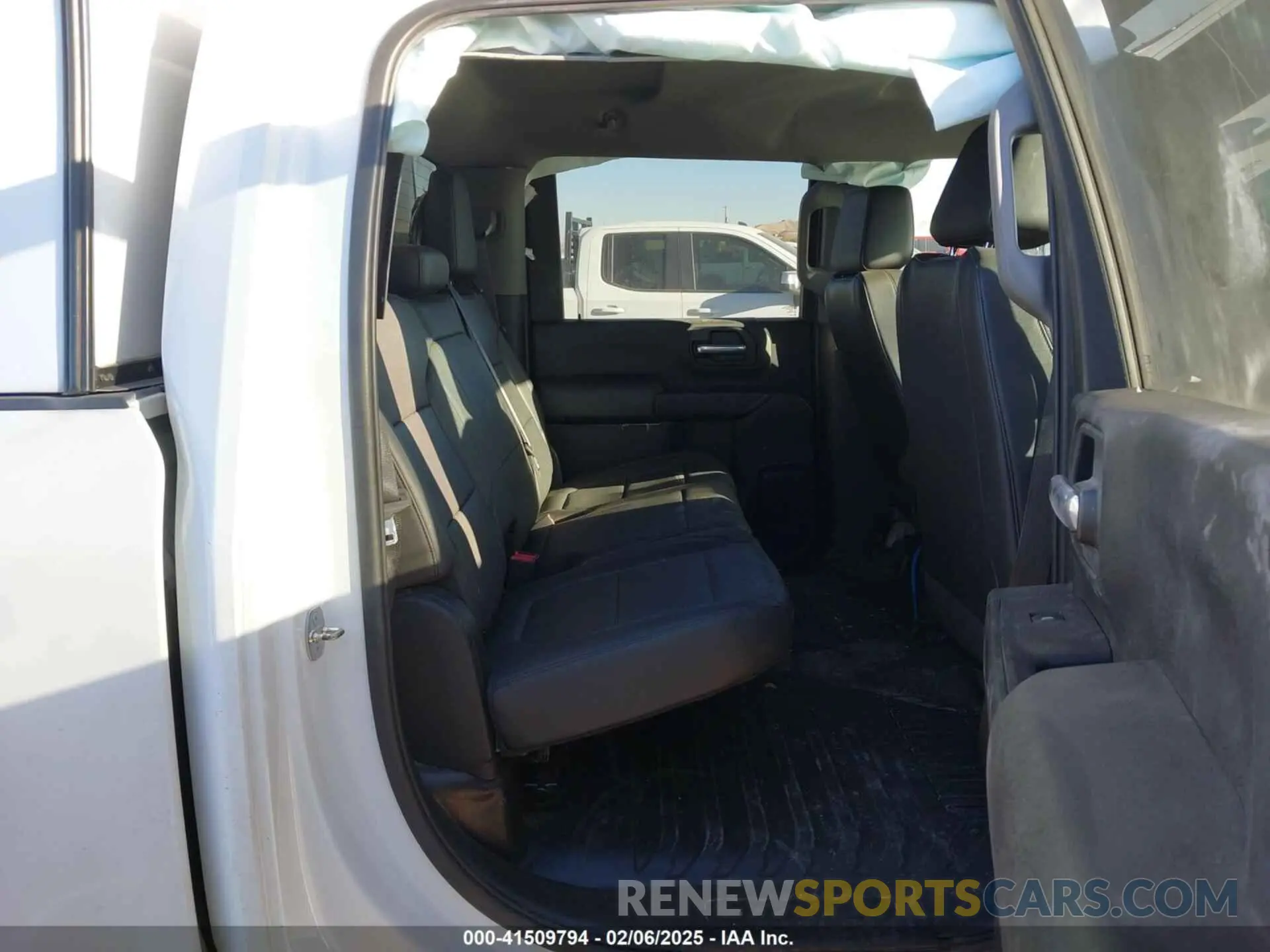 8 fotografías del automóvil dañado 1GC1YLE78MF266650 CHEVROLET SILVERADO 2500HD 2021