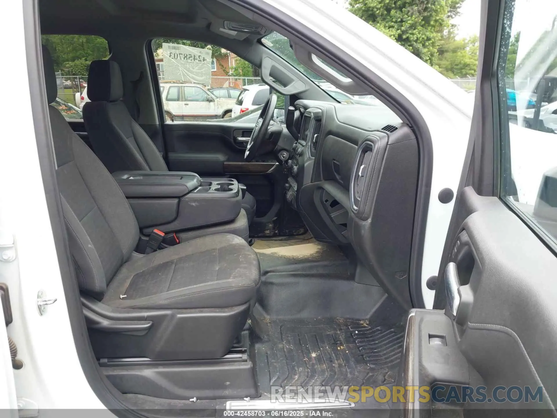 5 fotografías del automóvil dañado 1GC1YNE73MF297641 CHEVROLET SILVERADO 2500HD 2021
