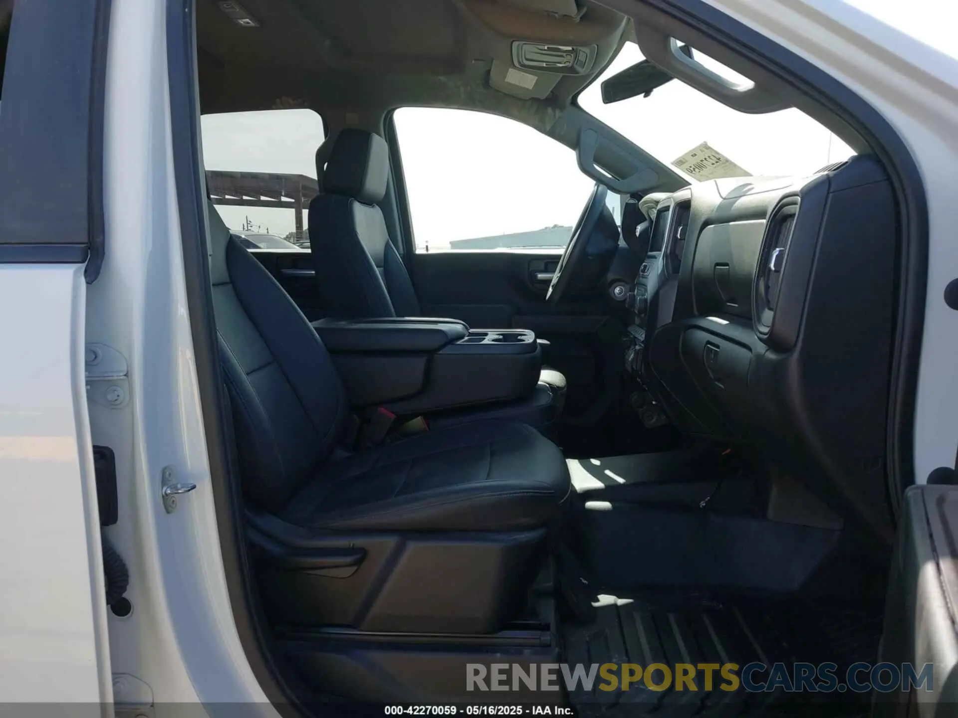 5 fotografías del automóvil dañado 1GC2YLE75MF175176 CHEVROLET SILVERADO 2500HD 2021