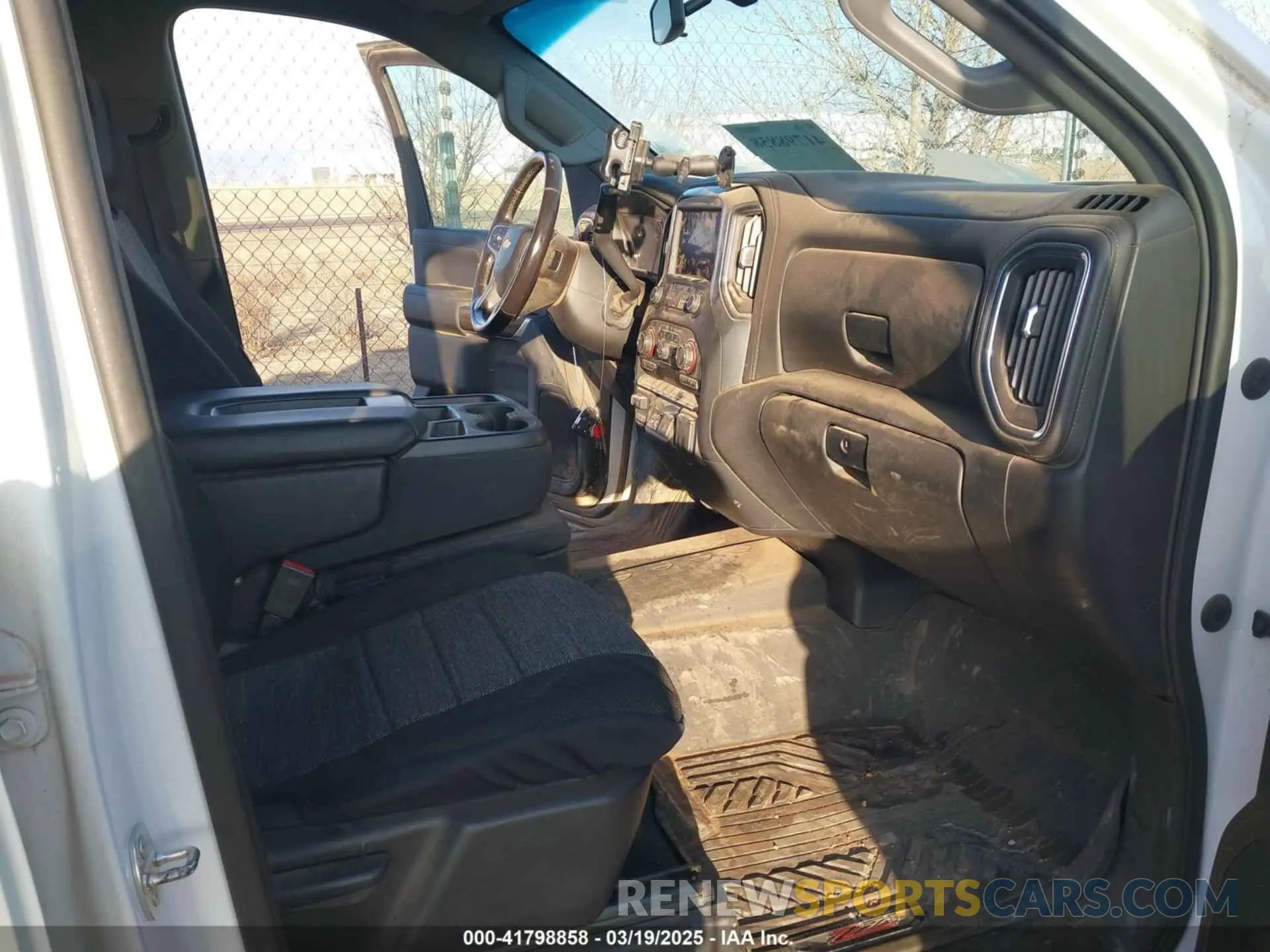 6 fotografías del automóvil dañado 1GC4YNE76MF134558 CHEVROLET SILVERADO 2500HD 2021