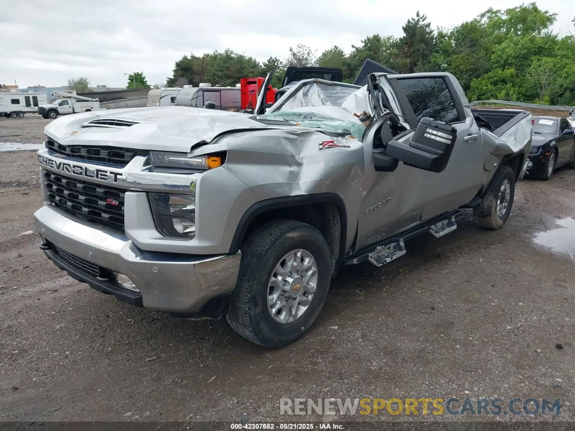2 fotografías del automóvil dañado 1GC4YNEY8MF218924 CHEVROLET SILVERADO 2500HD 2021