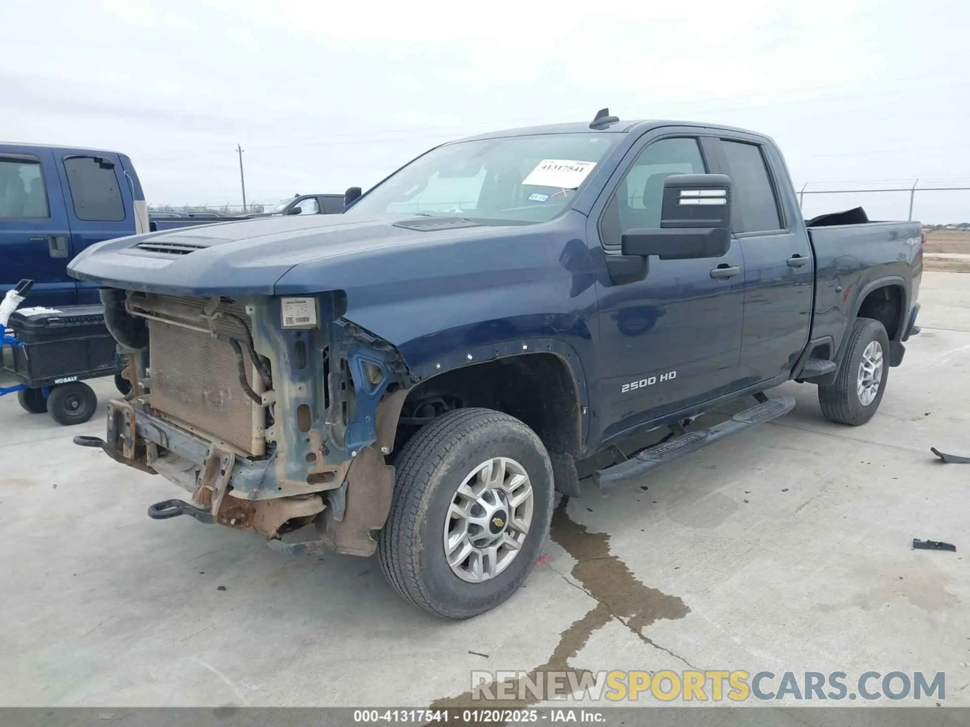 2 fotografías del automóvil dañado 1GC5YLE76MF132656 CHEVROLET SILVERADO 2500HD 2021