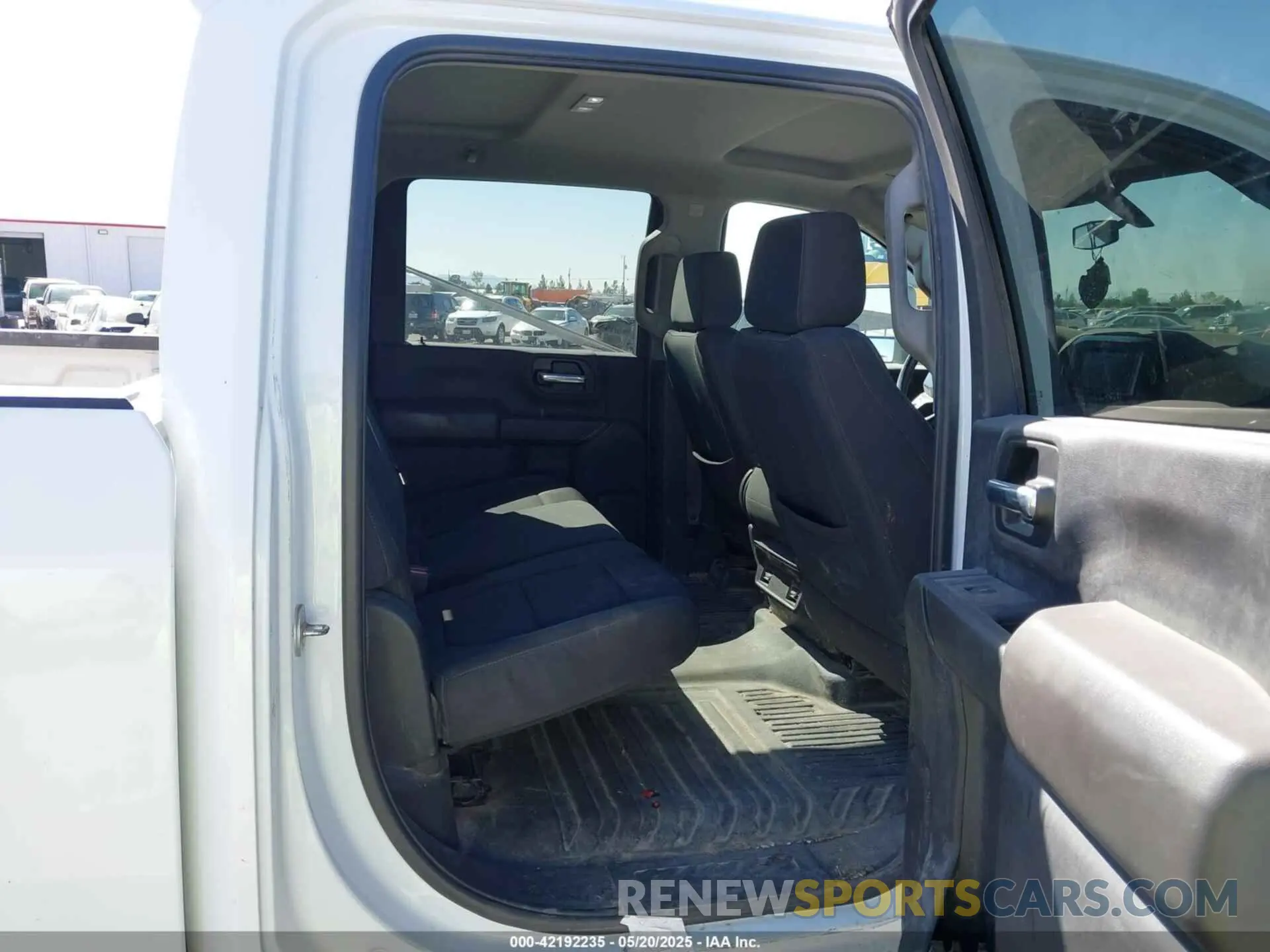 8 fotografías del automóvil dañado 1GC4YLE76NF224170 CHEVROLET SILVERADO 2500HD 2022