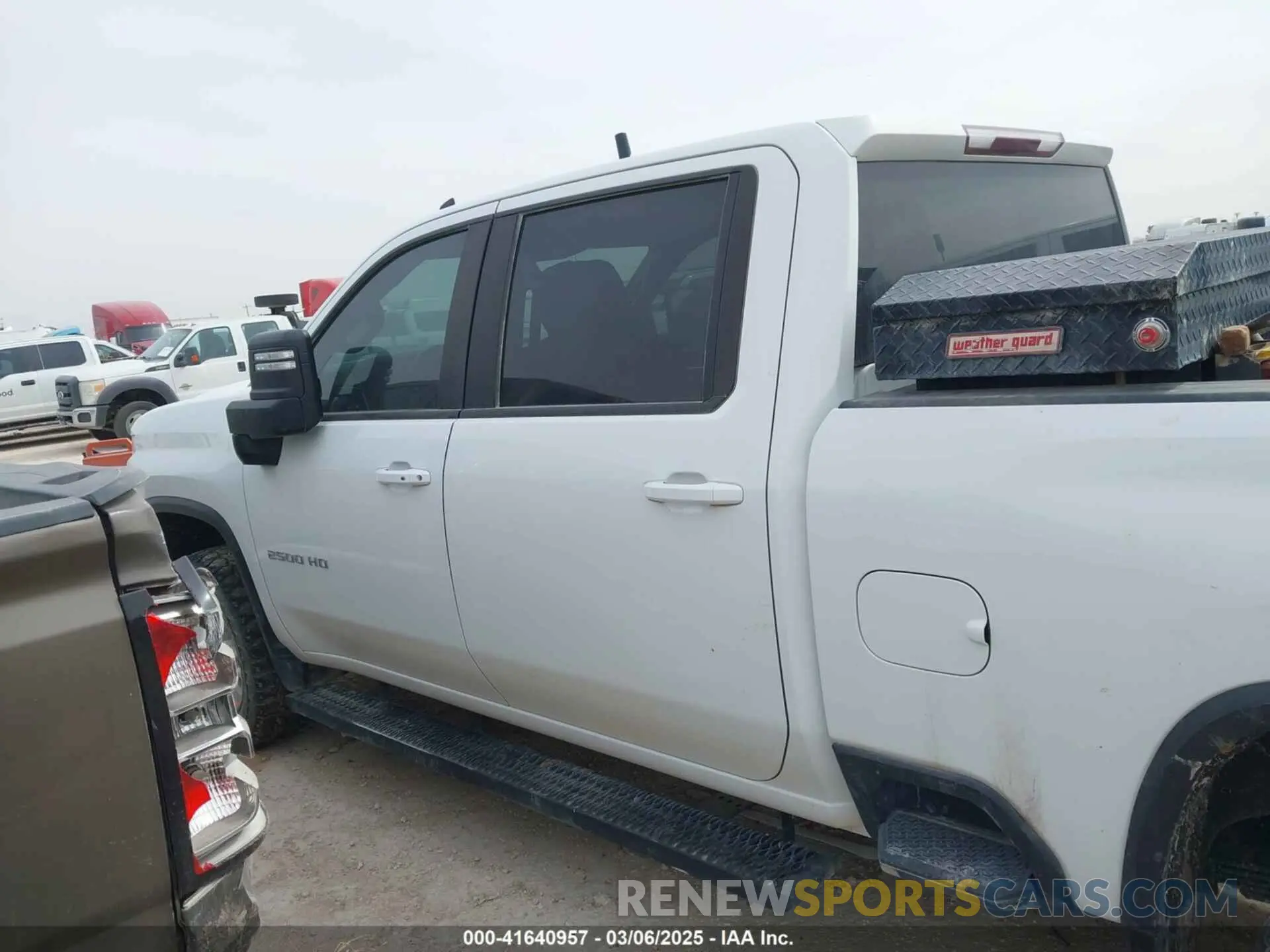 14 fotografías del automóvil dañado 1GC4YNE74NF179158 CHEVROLET SILVERADO 2500HD 2022