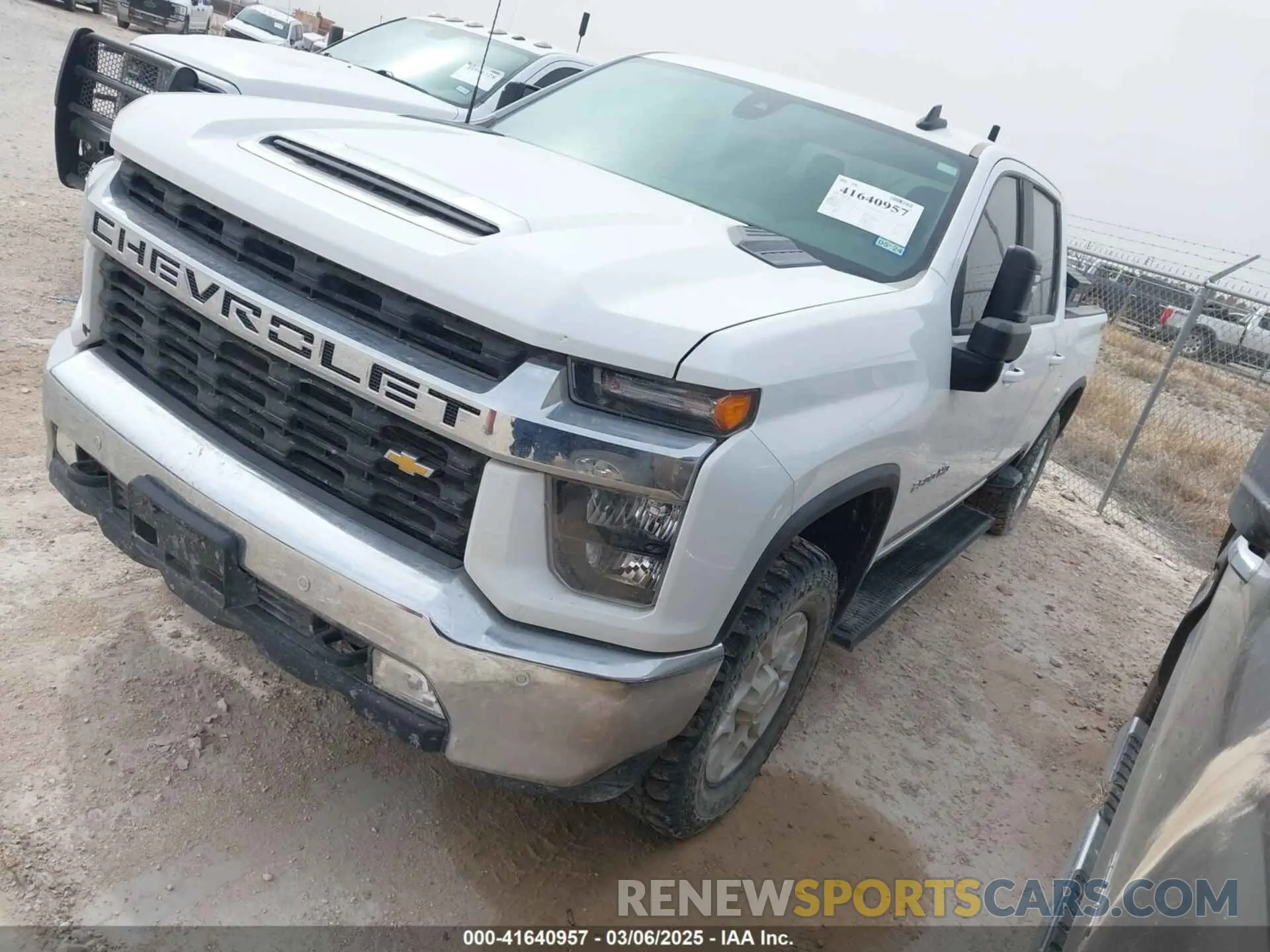 2 fotografías del automóvil dañado 1GC4YNE74NF179158 CHEVROLET SILVERADO 2500HD 2022
