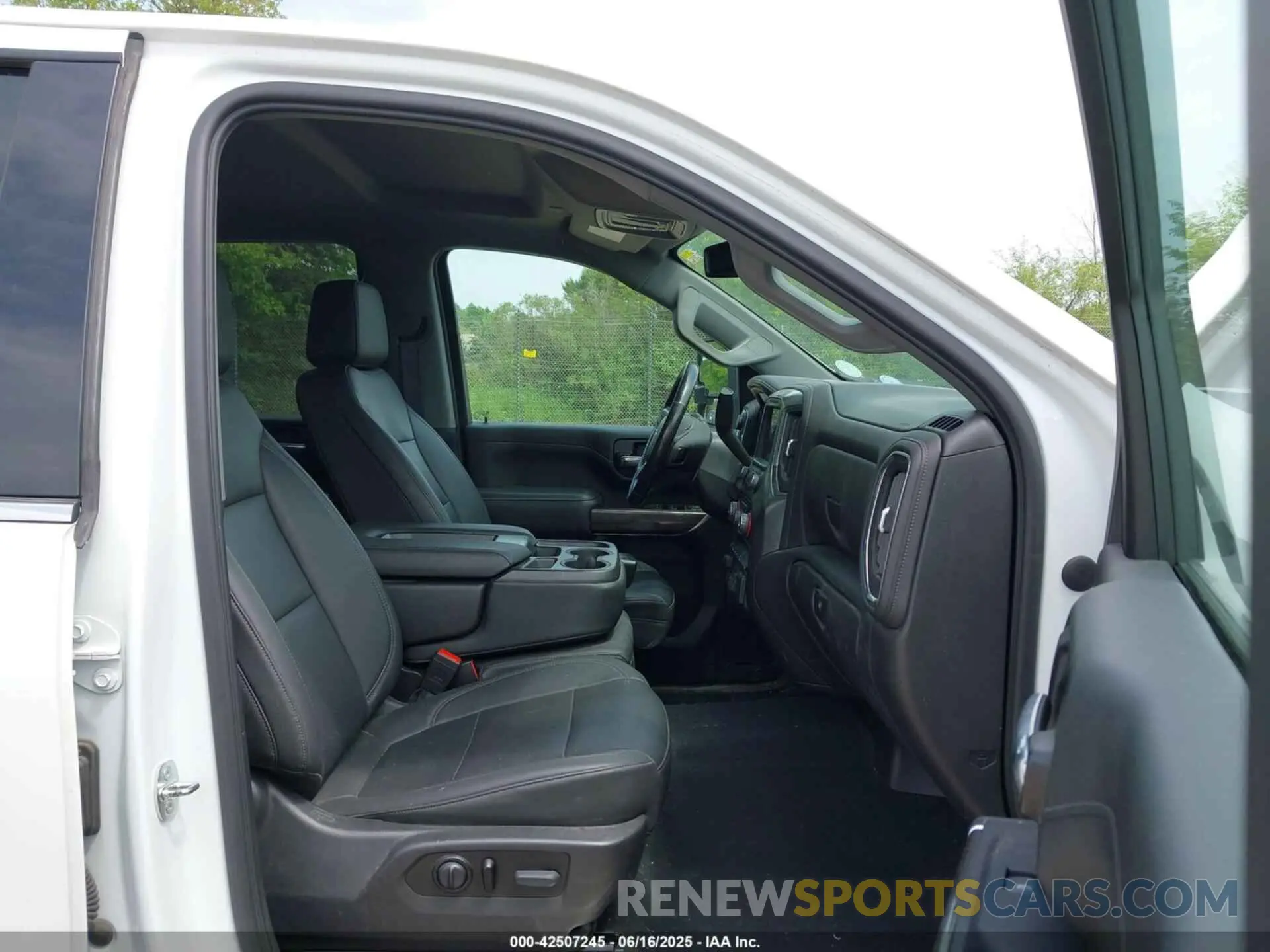 5 fotografías del automóvil dañado 1GC4YPE7XNF107263 CHEVROLET SILVERADO 2500HD 2022