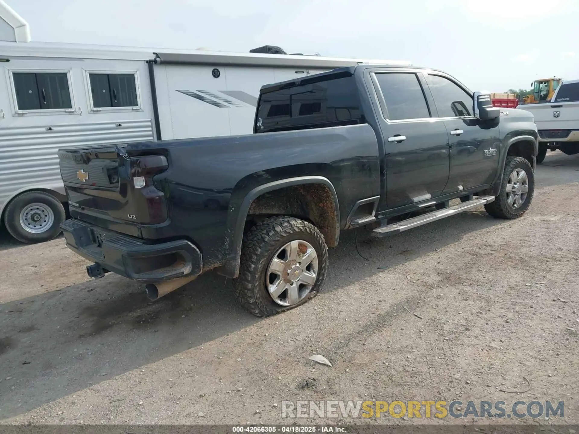 4 fotografías del automóvil dañado 1GC4YPEY3NF327269 CHEVROLET SILVERADO 2500HD 2022