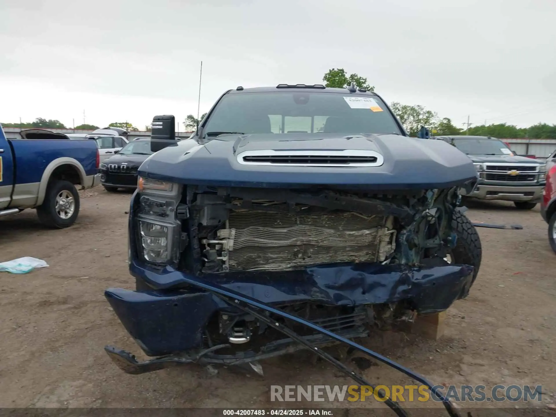12 fotografías del automóvil dañado 1GC4YREY6NF356440 CHEVROLET SILVERADO 2500HD 2022