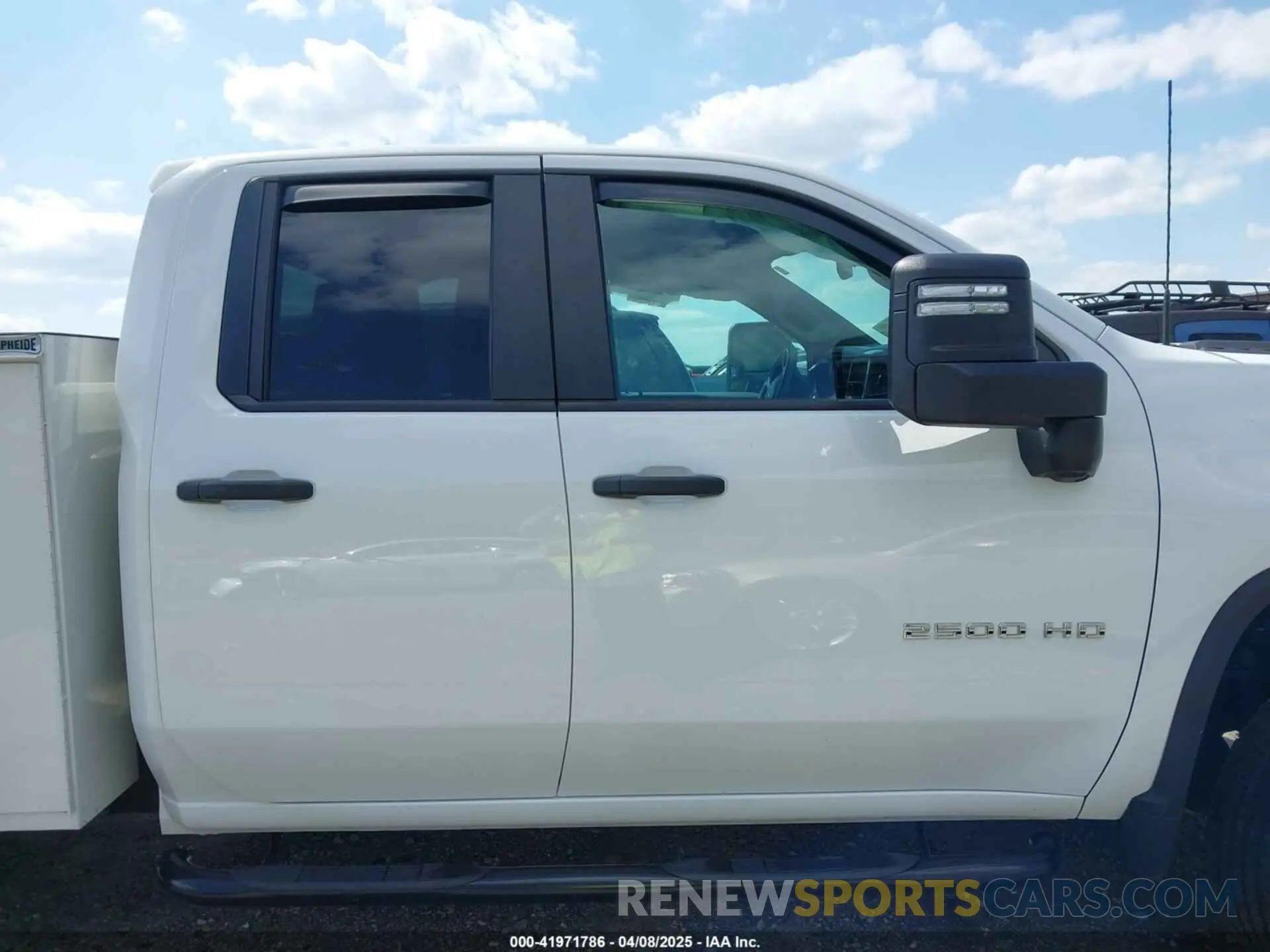 13 fotografías del automóvil dañado 1GB2WLE71PF113787 CHEVROLET SILVERADO 2500HD 2023
