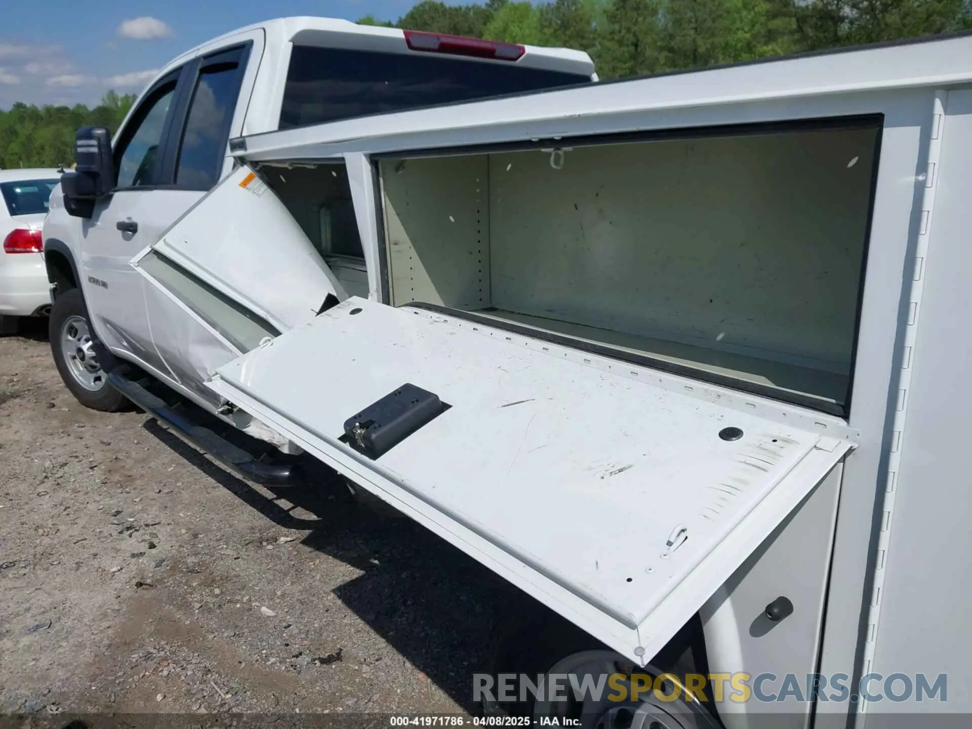 19 fotografías del automóvil dañado 1GB2WLE71PF113787 CHEVROLET SILVERADO 2500HD 2023