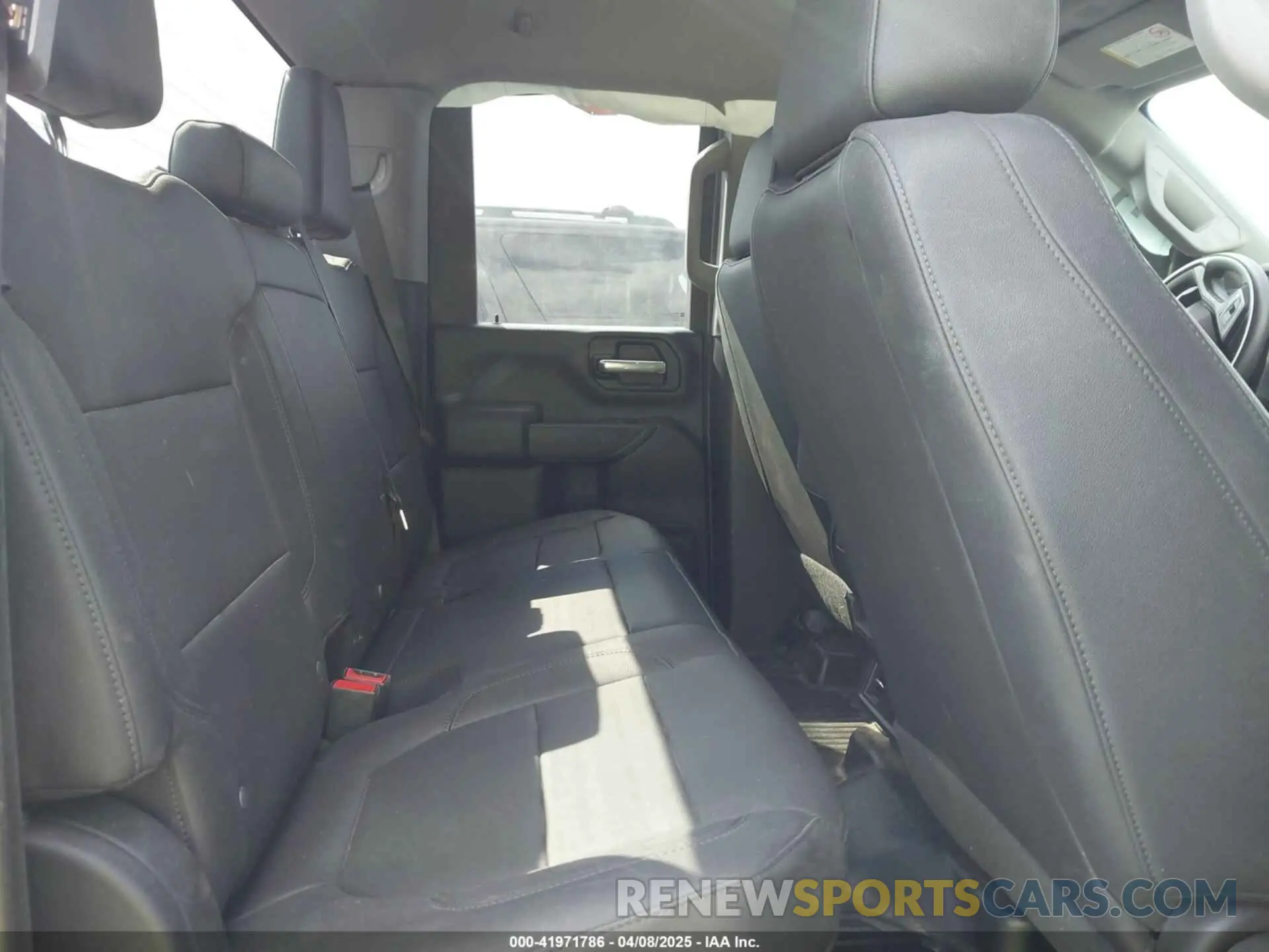 8 fotografías del automóvil dañado 1GB2WLE71PF113787 CHEVROLET SILVERADO 2500HD 2023
