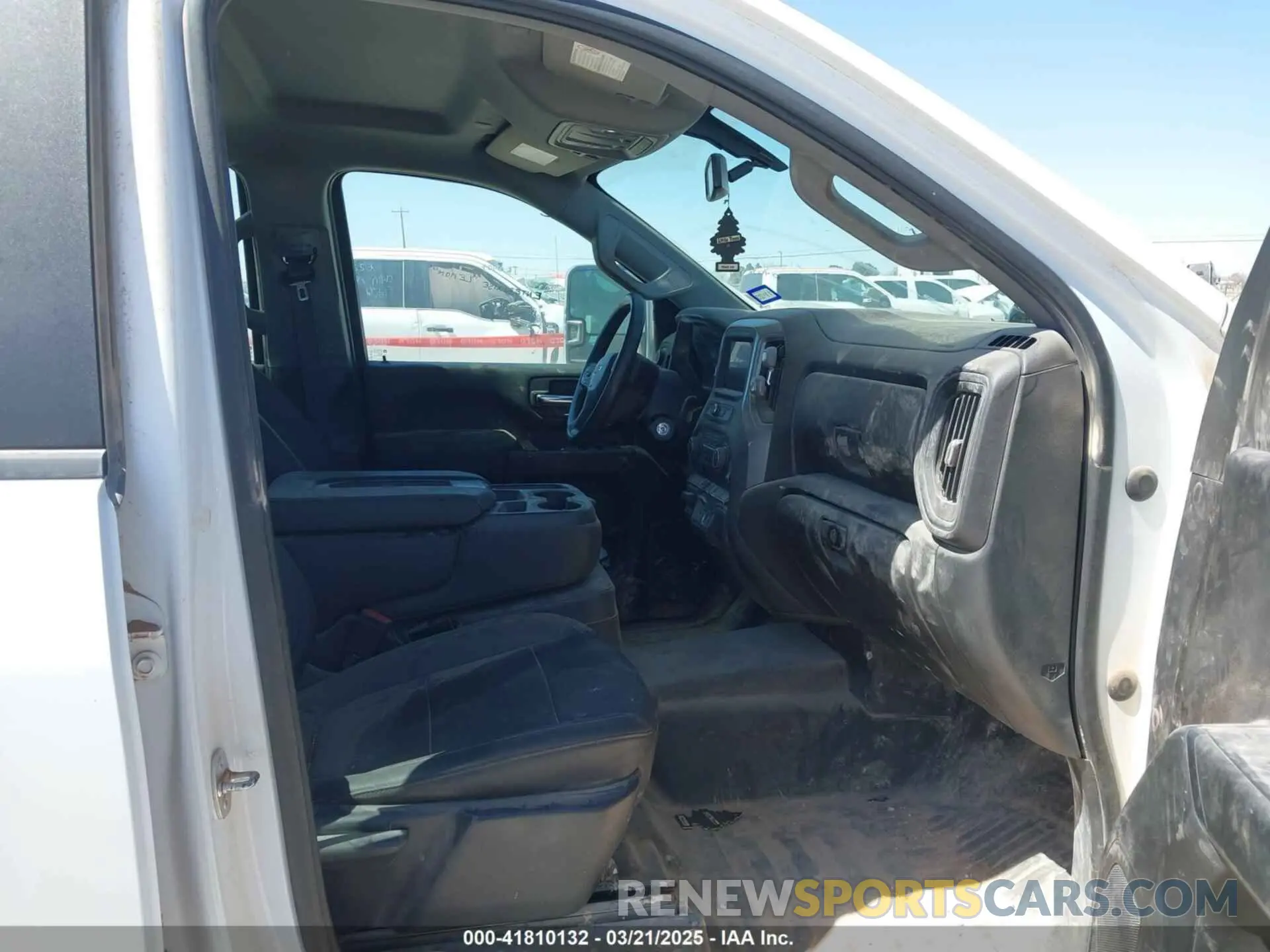 7 fotografías del automóvil dañado 1GB4YLE71PF160904 CHEVROLET SILVERADO 2500HD 2023