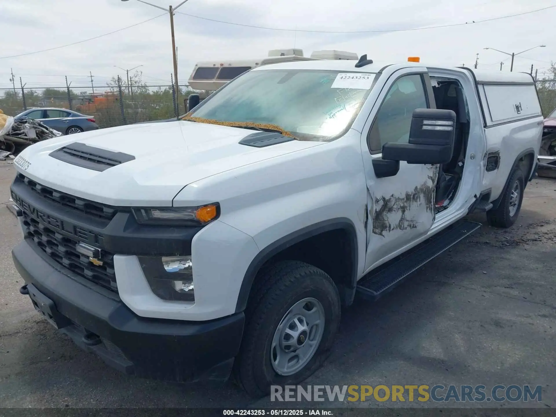 2 fotografías del automóvil dañado 1GC1YLE73PF116871 CHEVROLET SILVERADO 2500HD 2023