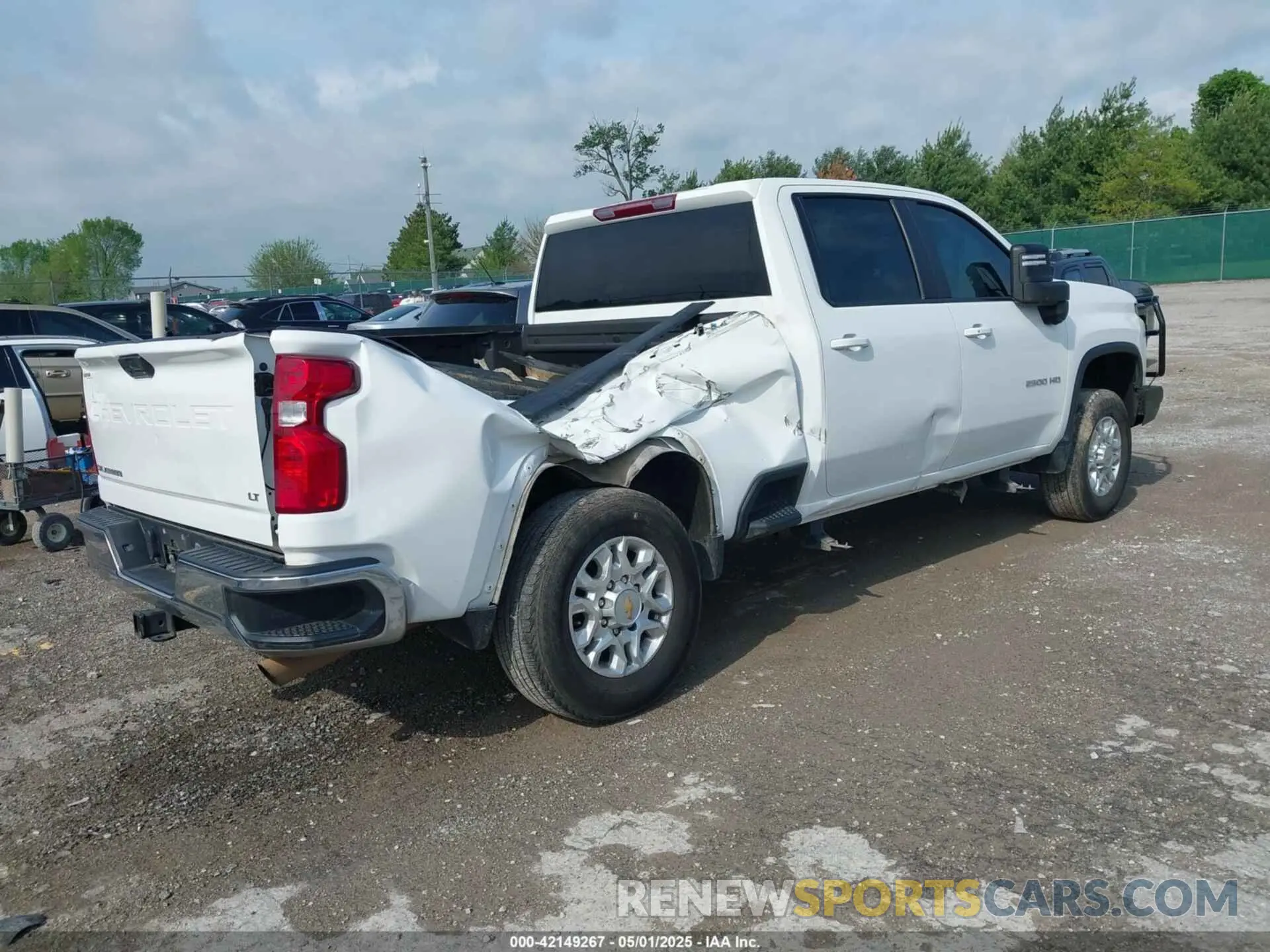 4 fotografías del automóvil dañado 2GC4YNE70P1730647 CHEVROLET SILVERADO 2500HD 2023