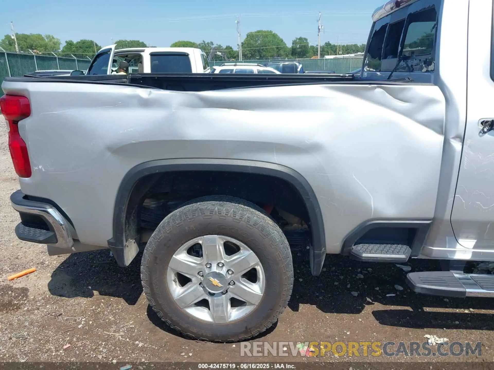 11 fotografías del automóvil dañado 2GC4YPEYXP1725881 CHEVROLET SILVERADO 2500HD 2023