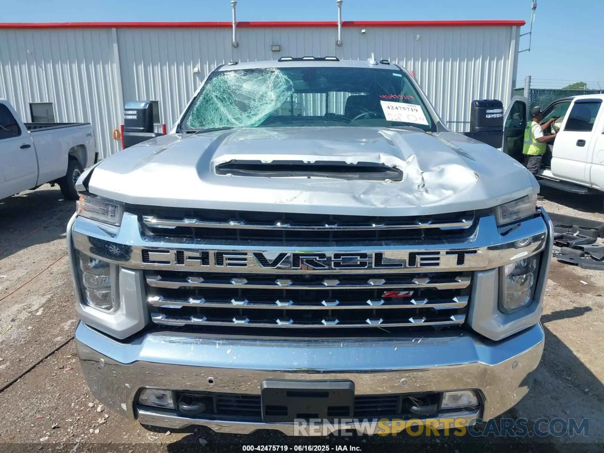 13 fotografías del automóvil dañado 2GC4YPEYXP1725881 CHEVROLET SILVERADO 2500HD 2023