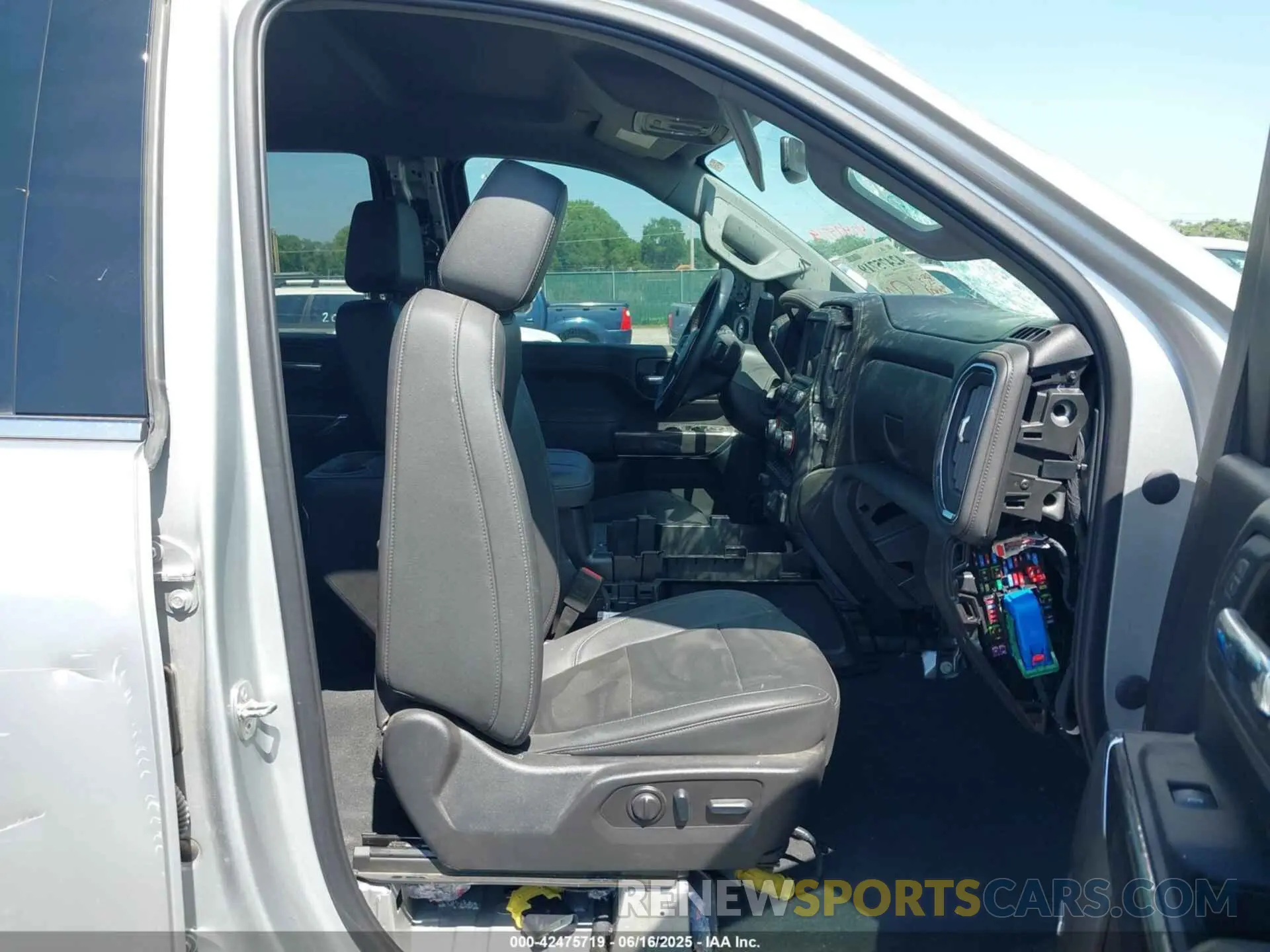 6 fotografías del automóvil dañado 2GC4YPEYXP1725881 CHEVROLET SILVERADO 2500HD 2023