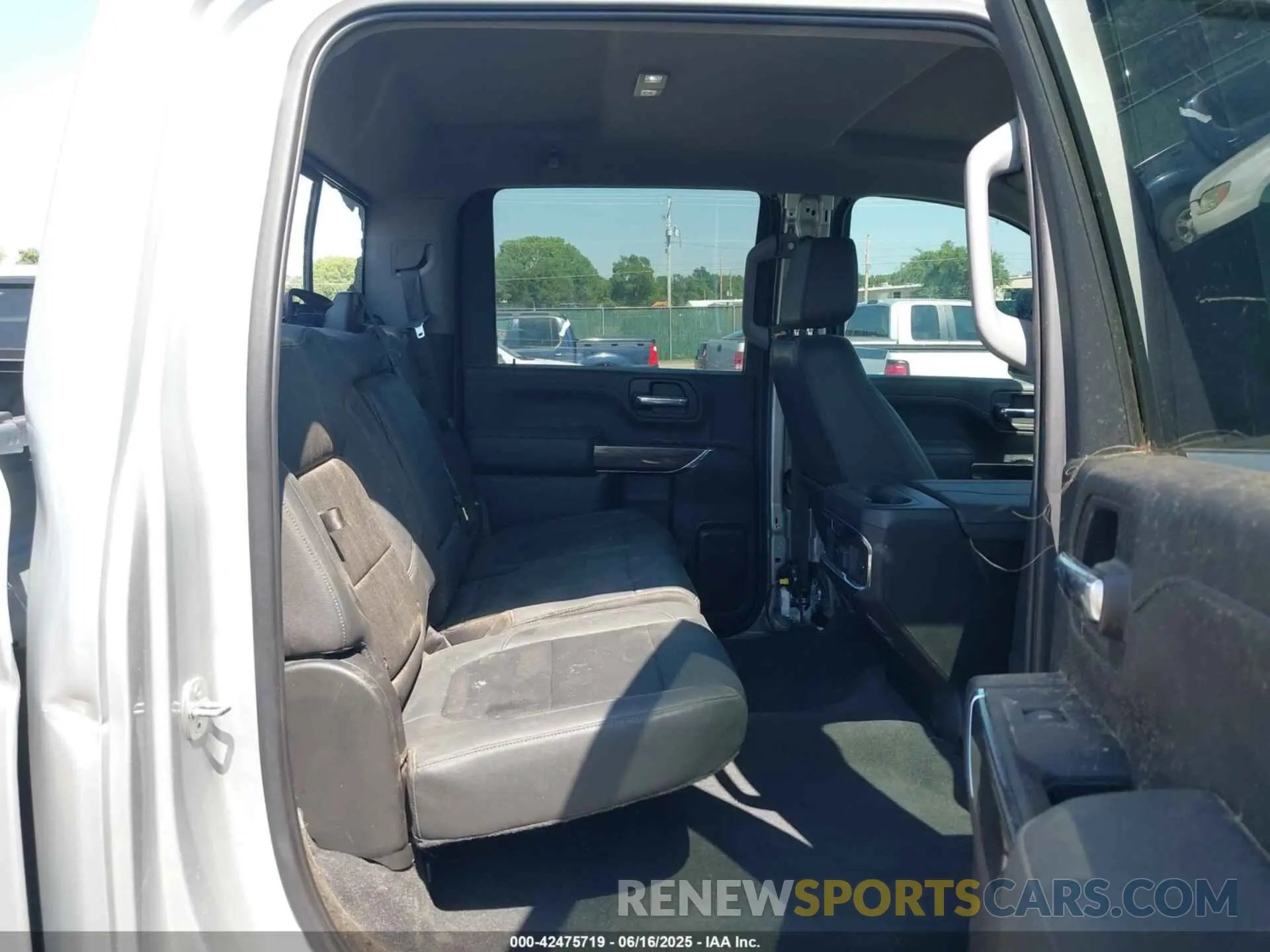 7 fotografías del automóvil dañado 2GC4YPEYXP1725881 CHEVROLET SILVERADO 2500HD 2023